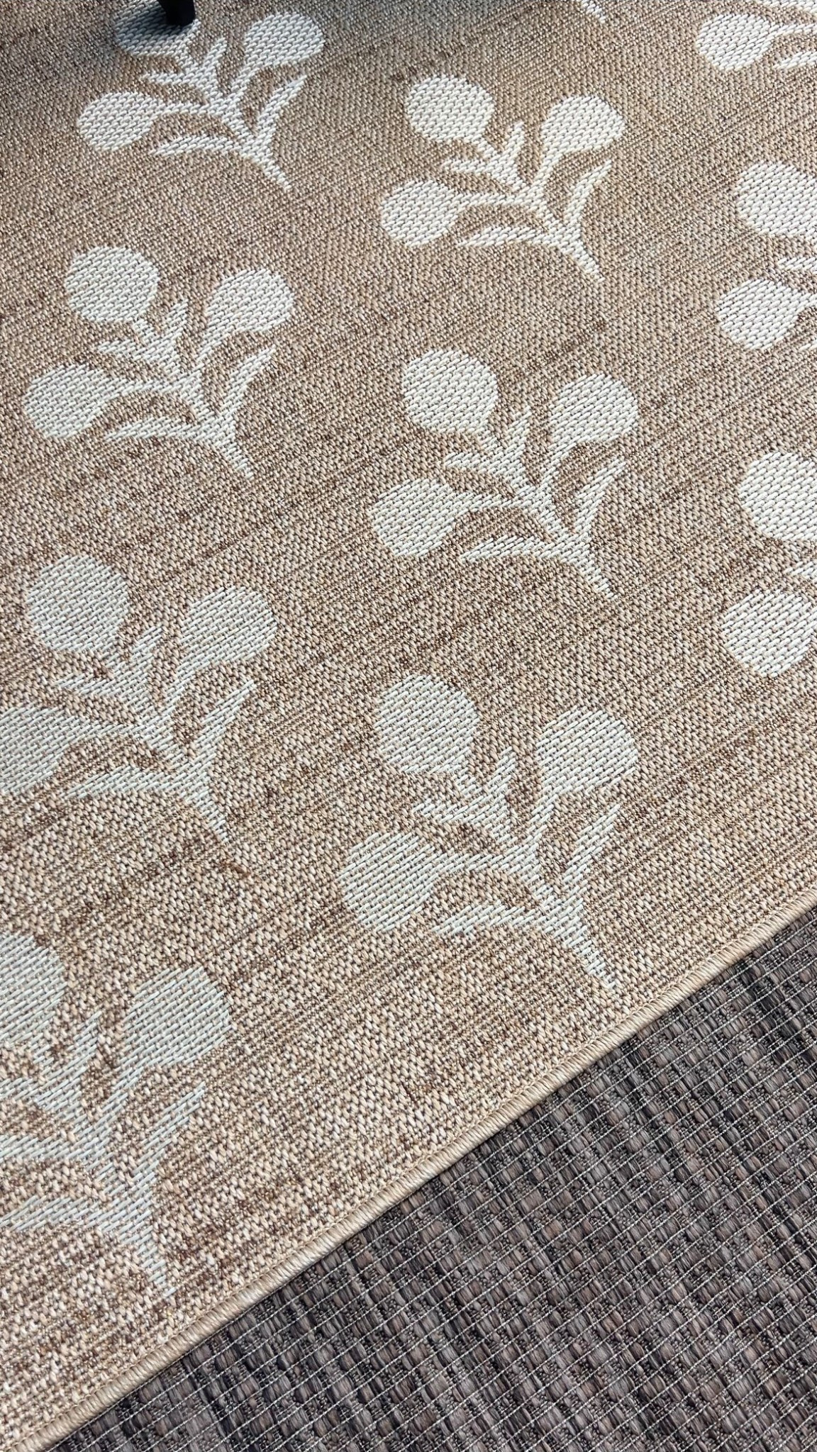 Outdoor rug set up!! I did a 5x7 in the Bloom Rug and 8x10 in the brown one underneath! #PotteryBarn #OutdoorRug #OutdoorFurniture #PatioFurniture