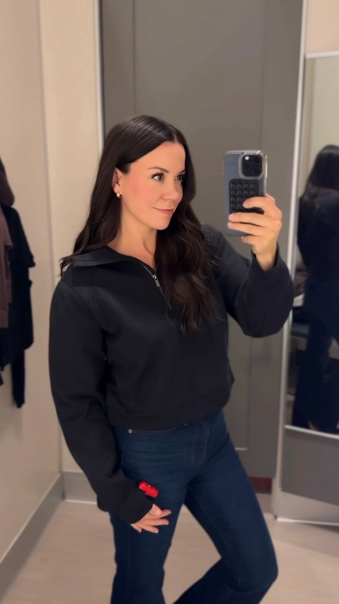 Love this comfy 1/2 Zip Pullover Sweatshirt so much! The collared neckline, side pockets and relaxed fit is 💯