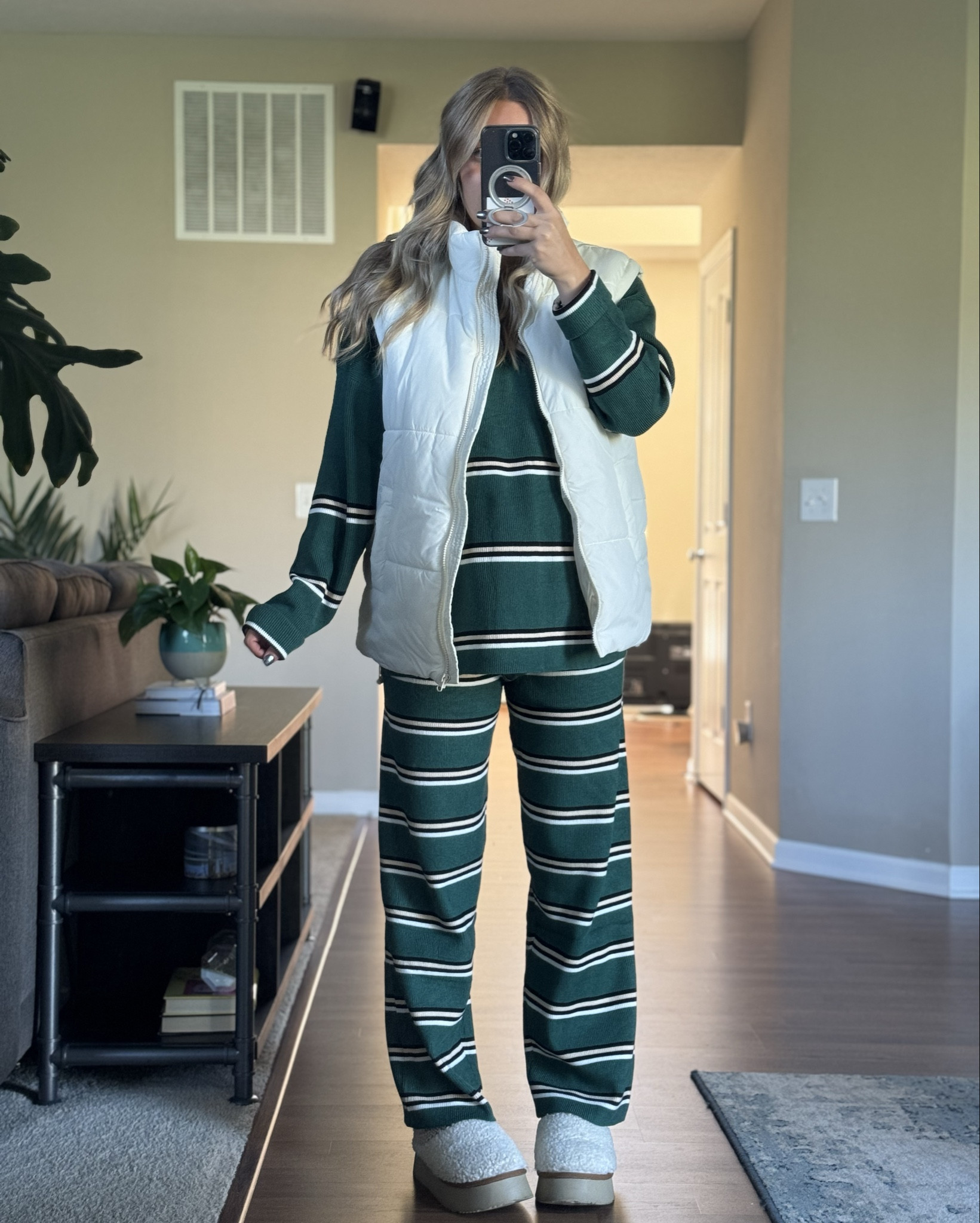 Wearing a size large in the matching set for an oversized fit, small in the puffer vest


#LTKBump