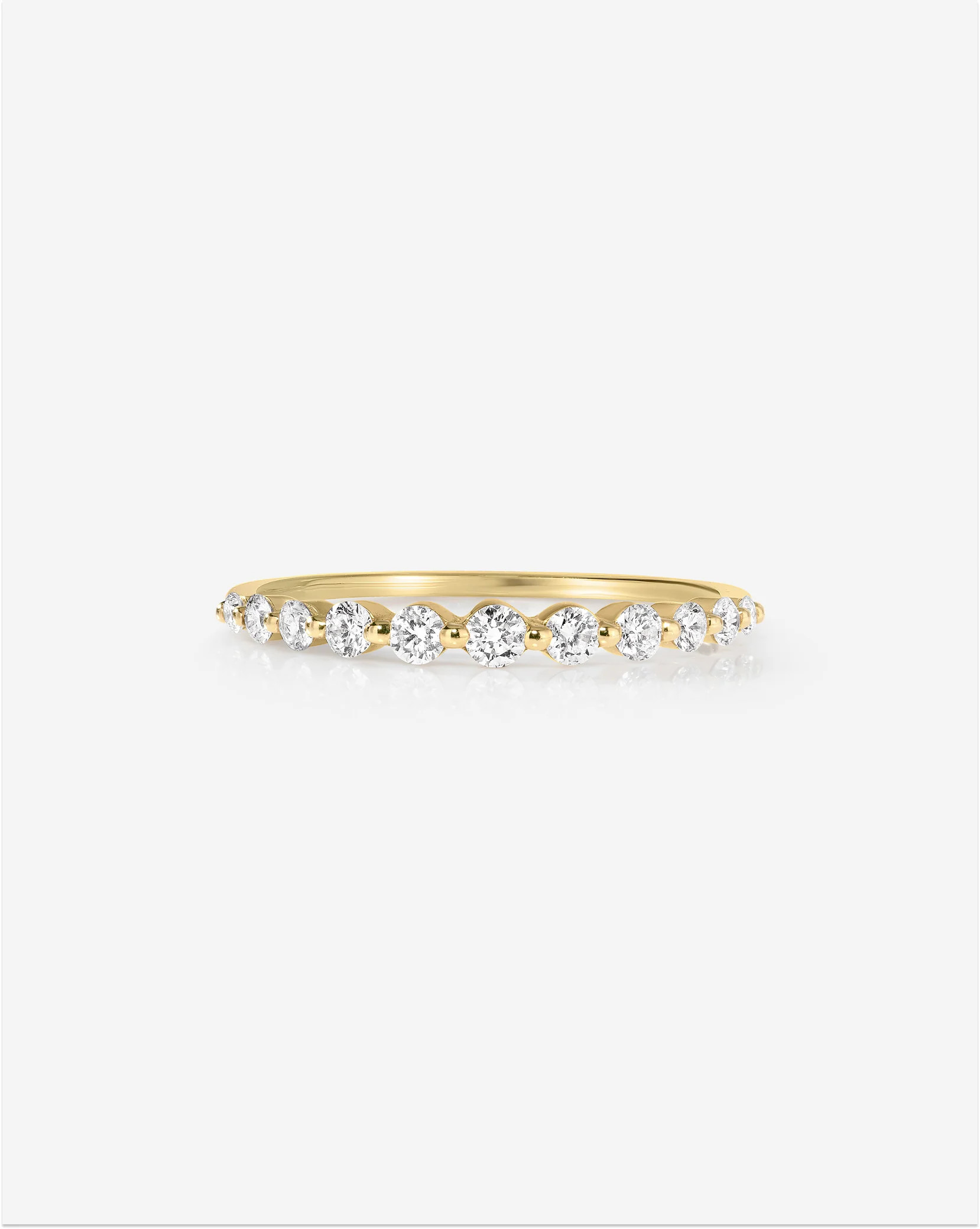 Graduated Single Prong Diamond Ring | Ring Concierge