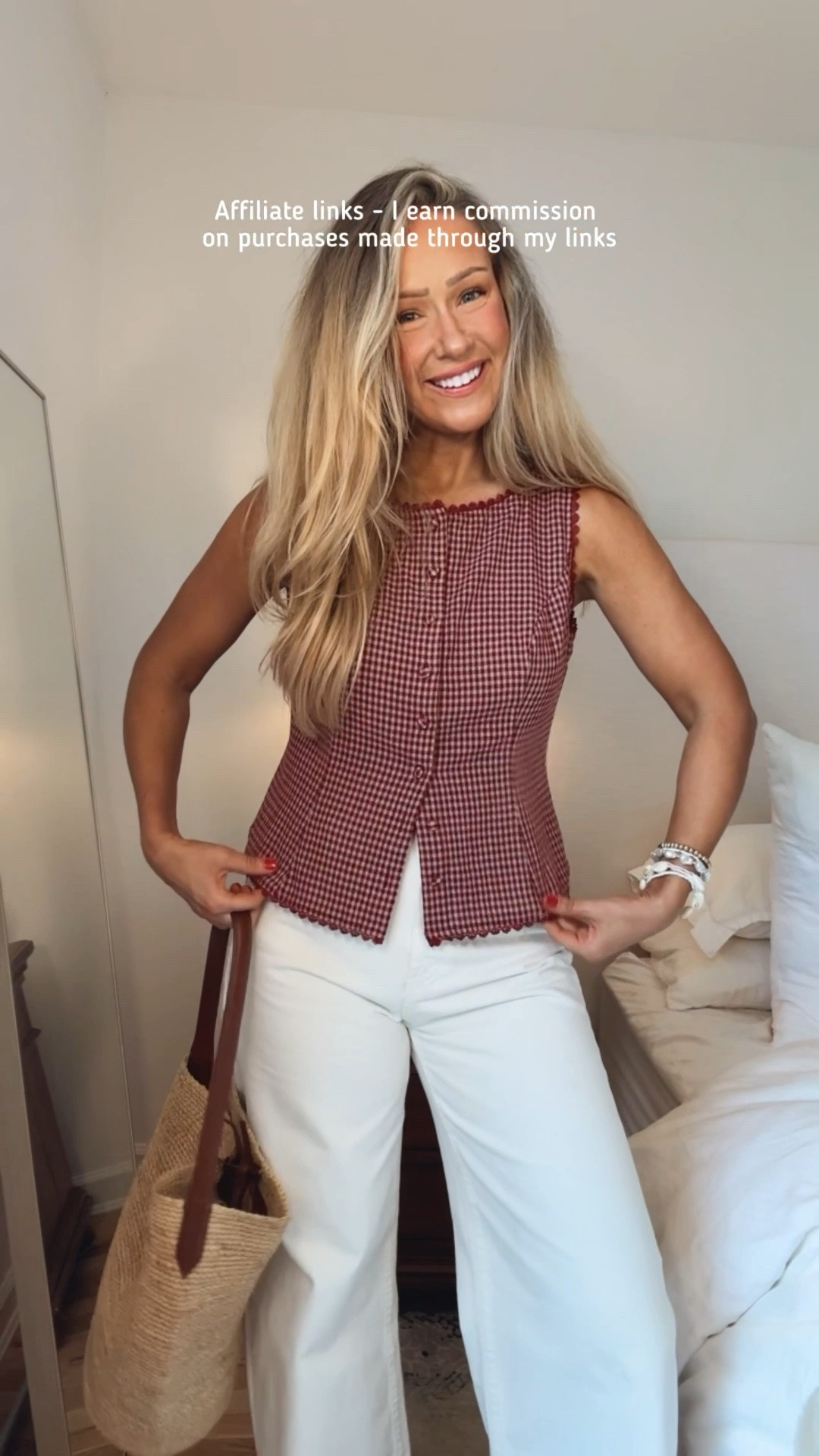 Affiliate links - I earn commission on purchases made through my links 

Amazon gingham top
Zara white wide leg jeans
Classic summer outfits