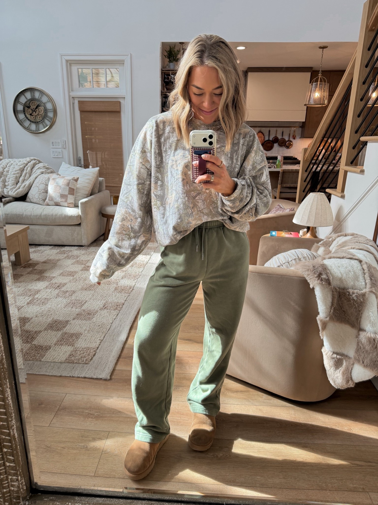 I LOVE LOVE LOVE this crewneck but it truly runs super small so size UP! I’m in an XXL here! 💚🍃 sweats are super old but I linked similar!

Ootd / comfy / winter style / Holley Gabrielle / Target 

#LTKPetite #LTKootd #LTKdayinmylife