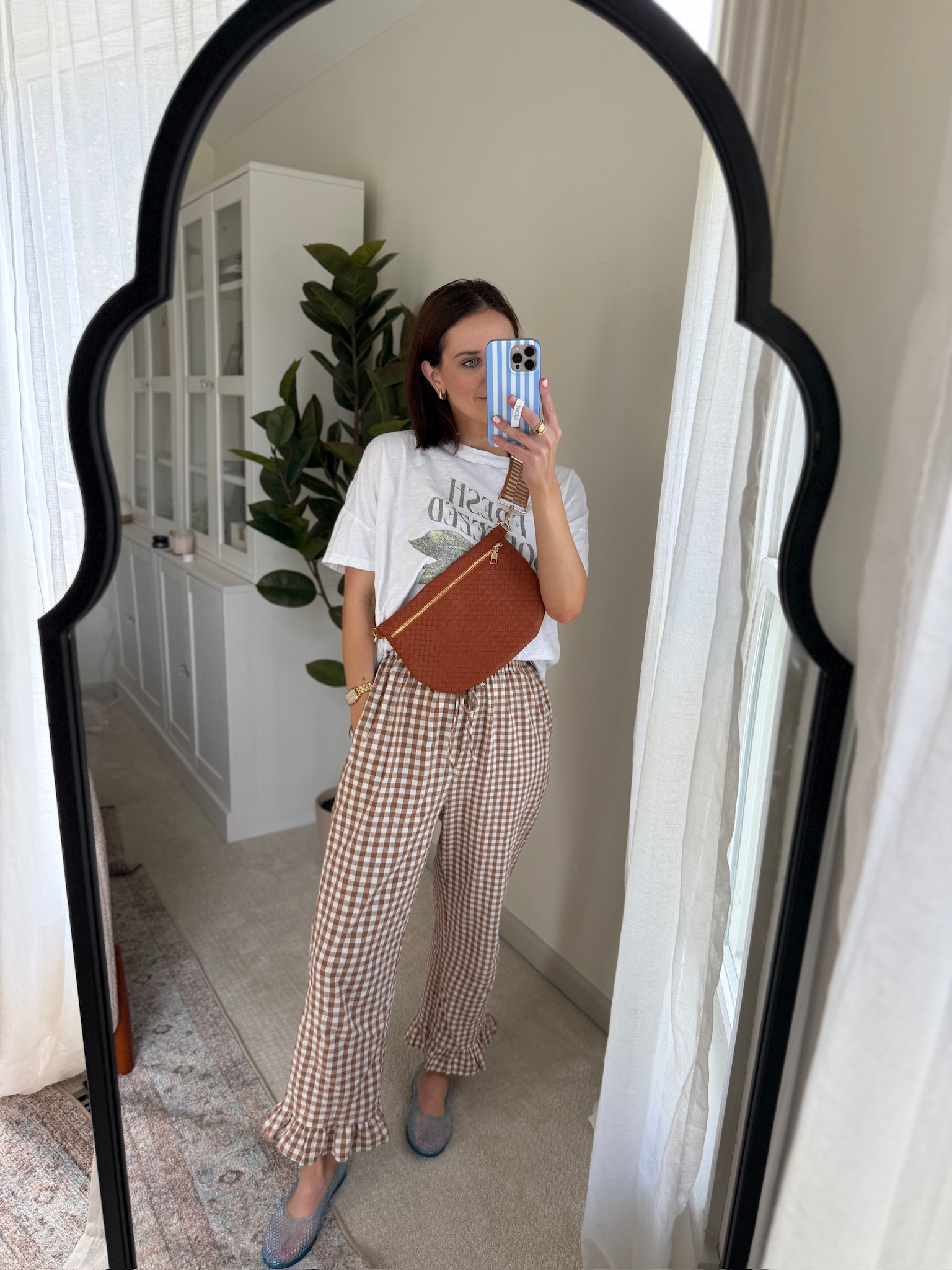 We love a graphic tee 🍋☀️

Tts: s

Brown gingham top, gingham top, flowy top, summer outfits, transitional outfits, brown pants outfit, Hallie Ragan

#LTKgrwm #LTKootd #LTKSeasonal