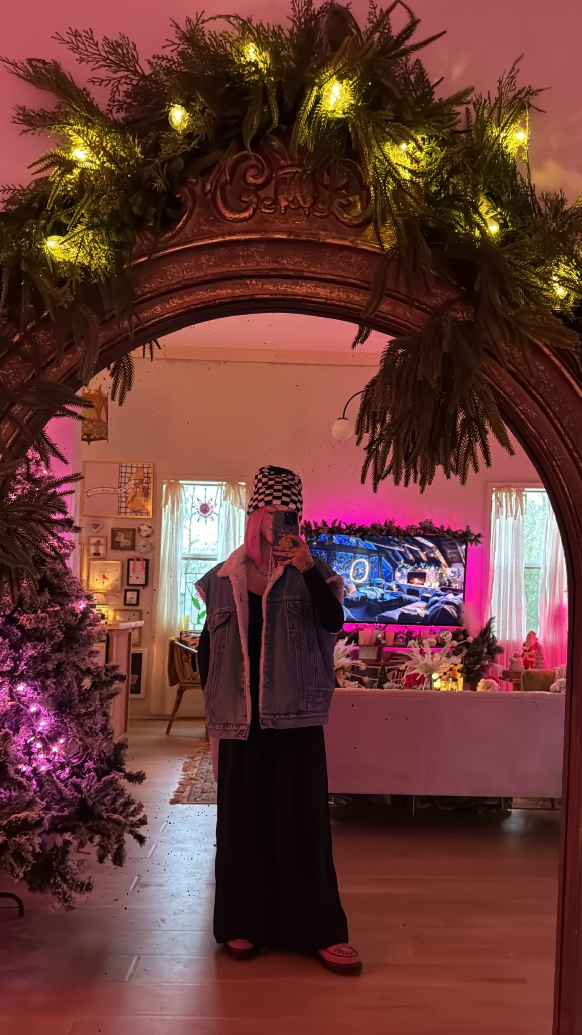 i do saturday💍 winter fit 
Vest- vintage find 