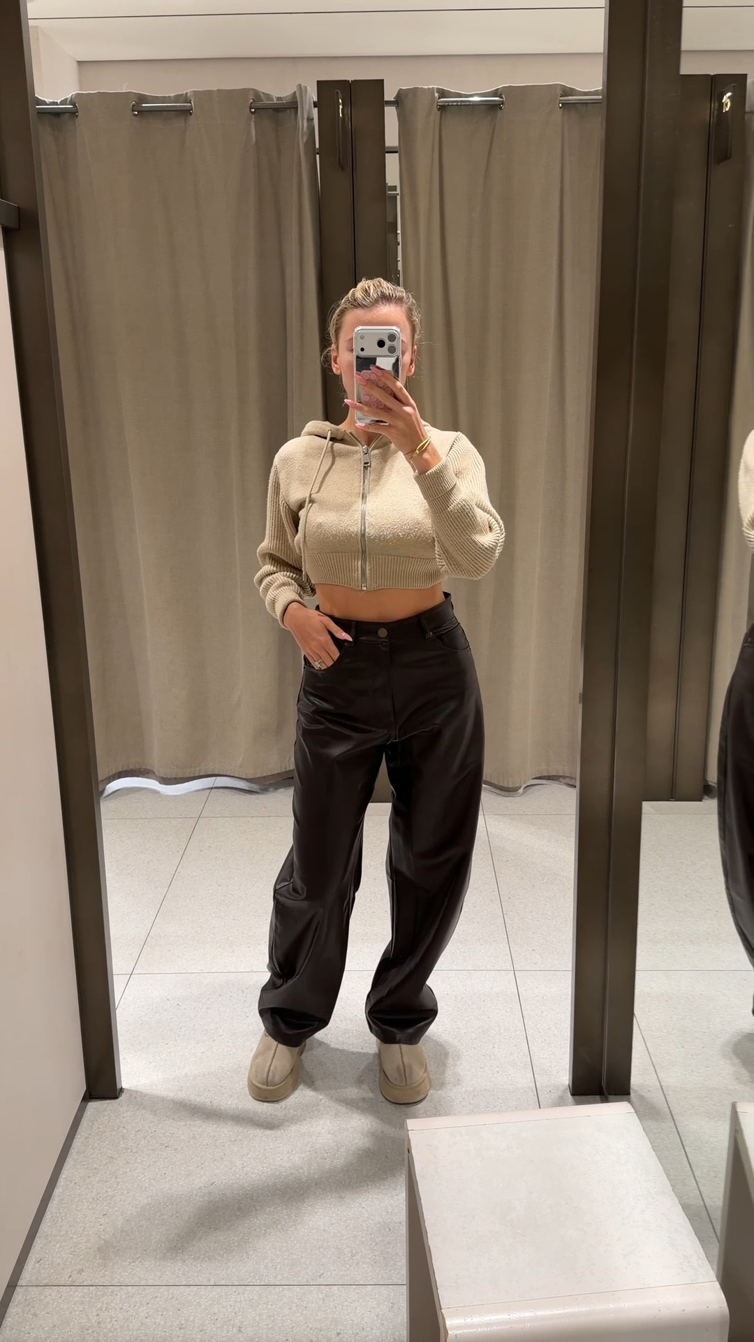Leather trousers >>> (Zara)



#LTKautumn #LTKwinter #LTKdeutschland