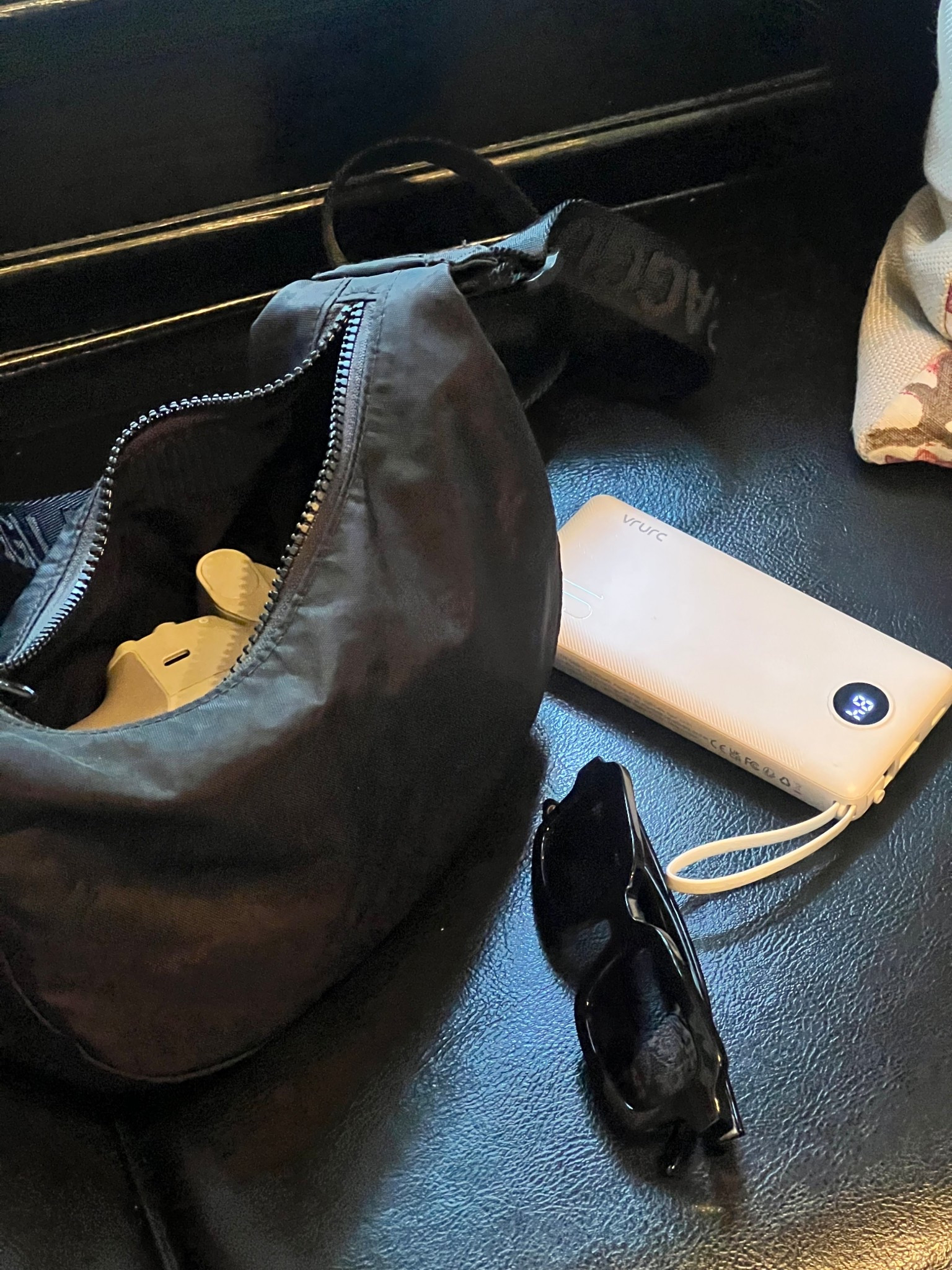 peek into a content creators bag #weddingcontent #whatsinmybag

#LTKWedding #LTKItBag #LTKTravel