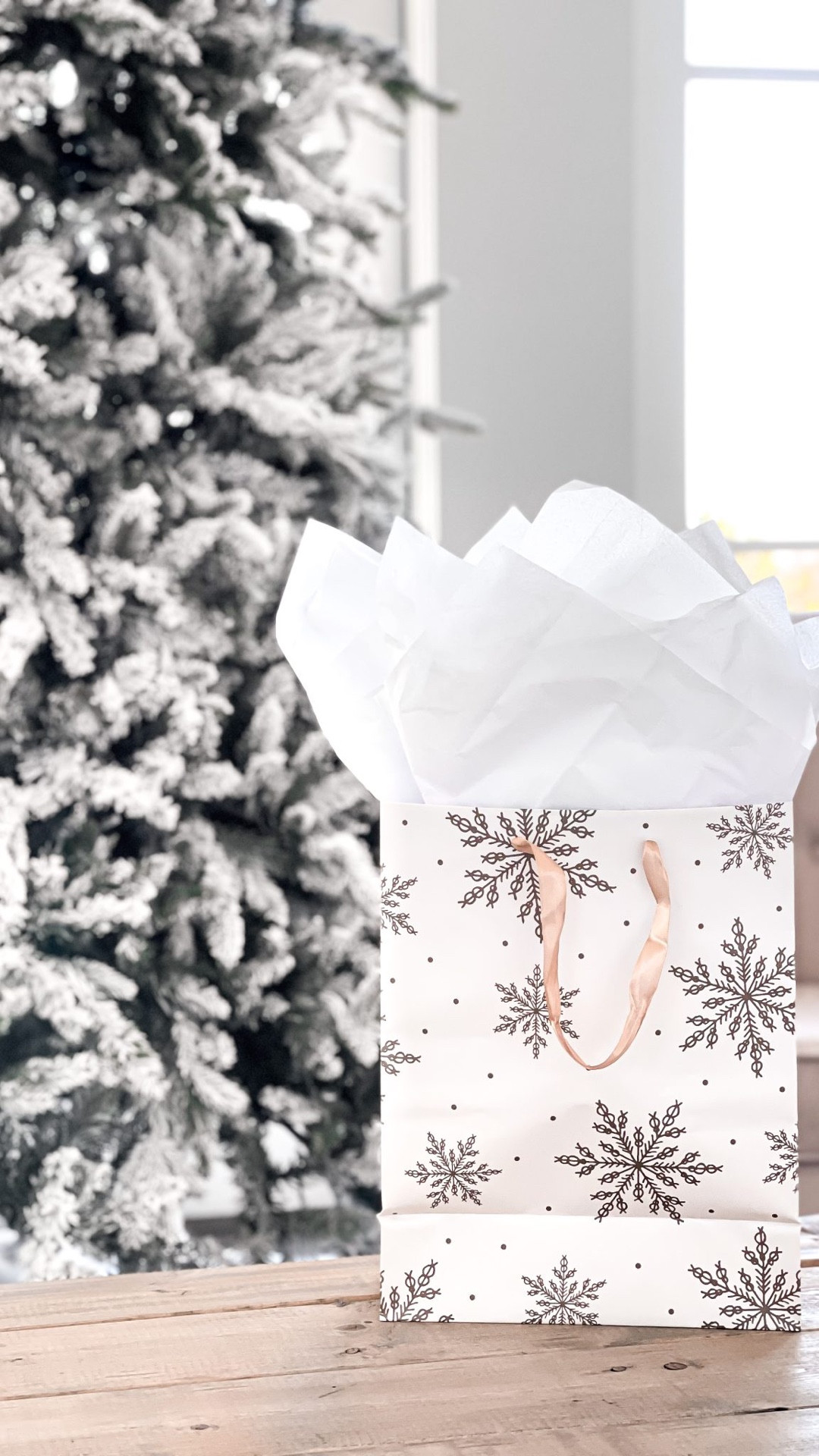 This Gift Bag Tissue Paper Hack is super simple and helps make gift bags look a little extra special.

See details:
https://domesticallyblissful.com/gift-bag-tissue-paper-hack/

🔗 Join our newsletter: https://domesticallyblissful.com/newsletter/ 

#LTKGiftGuide #LTKSeasonal #LTKHoliday