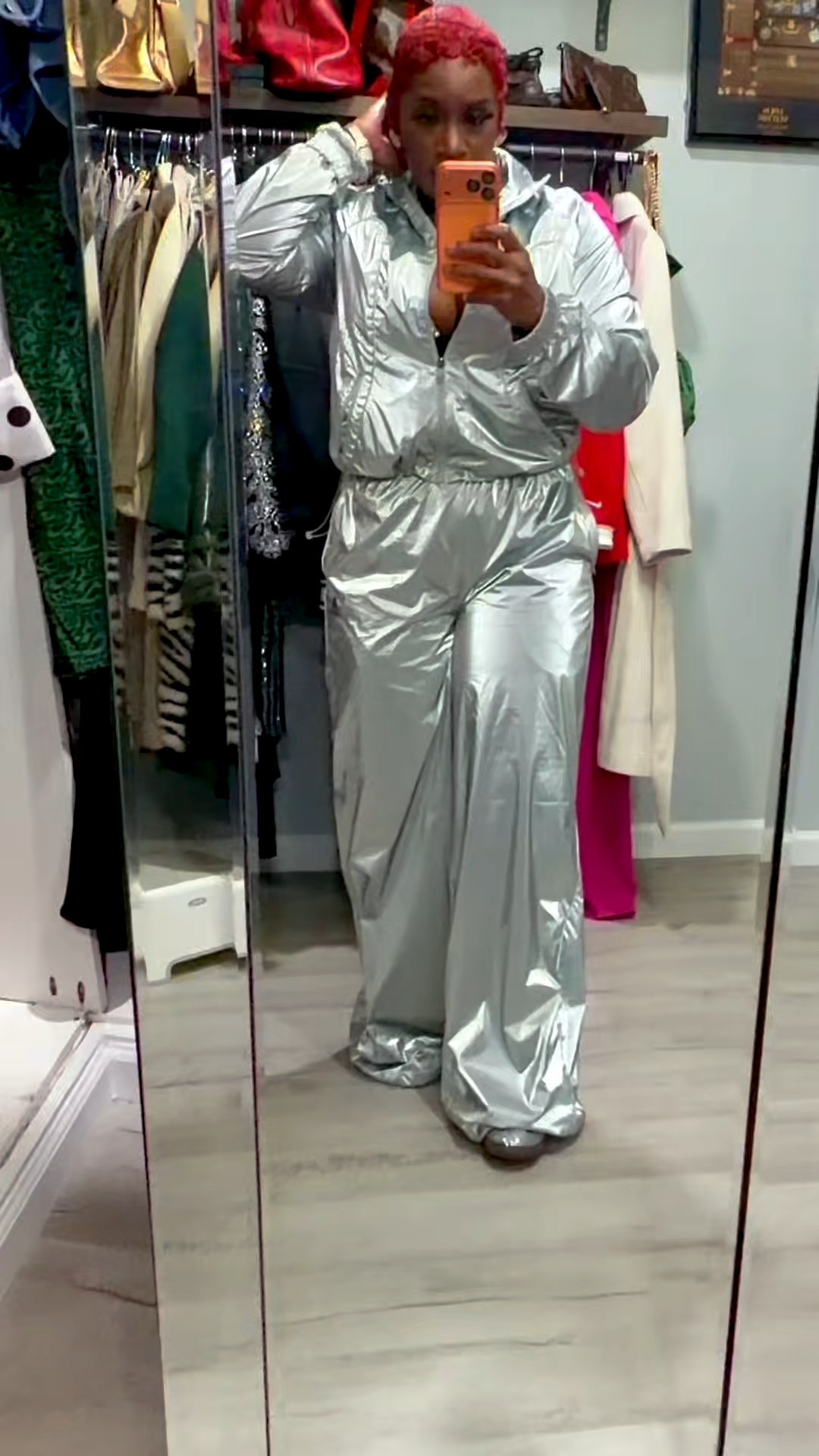 •	If you see me in this adidas set… mind your business 😌 this set didn’t come to play 🔥  
I’m wearing a medium top 
Medium pants 
Tall girl friendly