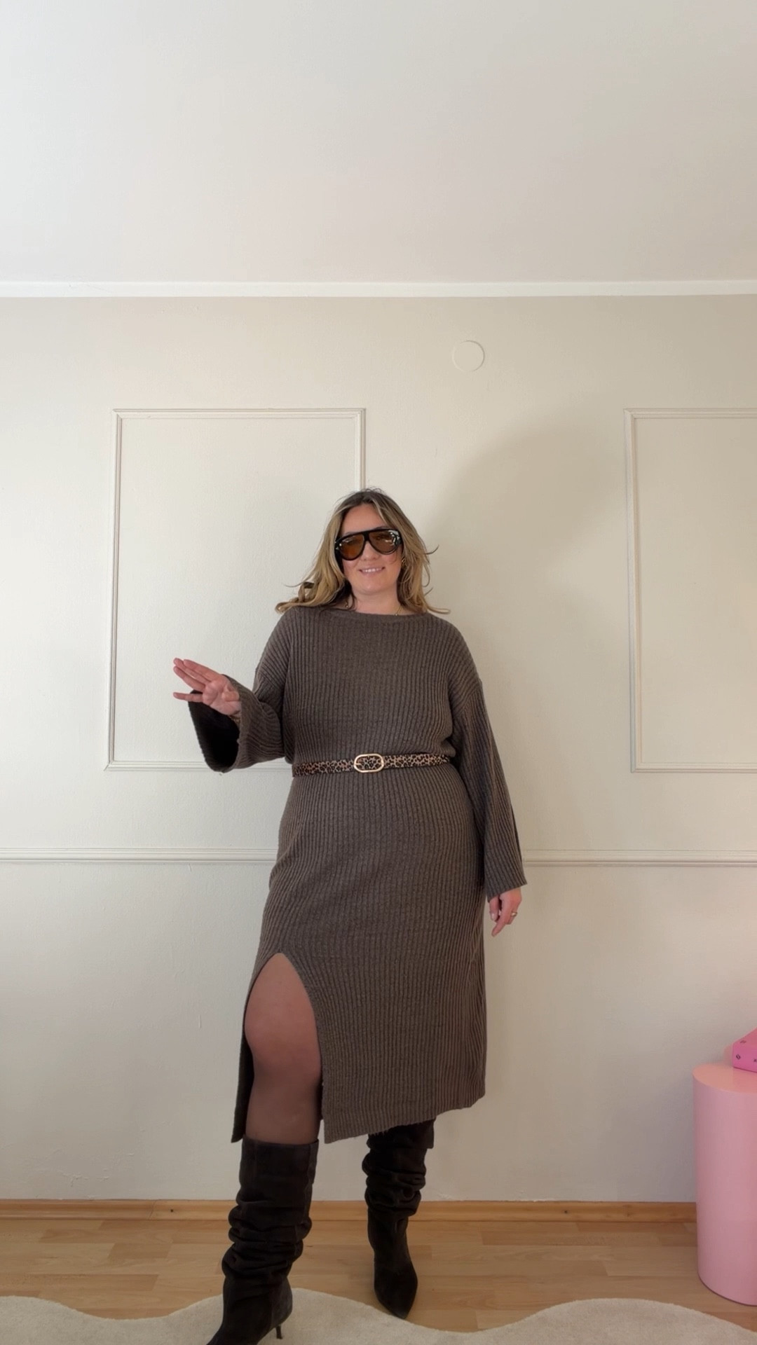 Ich liebe dieses Strickkleid so sehr. Es ist so schlicht und toll zu tragen und dazu kann man es auch noch individuell stylen. Gürtel dazu und noch eine Sonnenbrille auf und das ist der Beweis, dass auch Curvy Girls richtig stylish unterwegs sein können. 

Würdest du den Look auch tragen? 

#LTKkleider #LTKdeutschland #LTKplussize