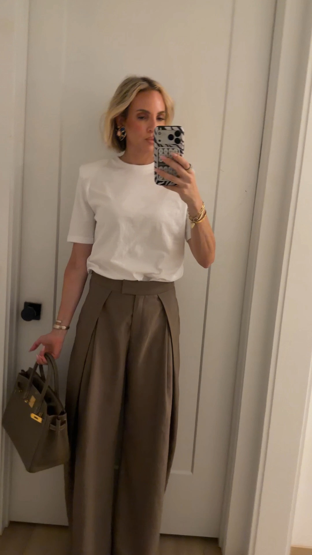 These pants ARE SO COMFY. I’m 5’10. I’m wearing a small in the top. If you want the pants to be a little bit tighter size down. I ordered my usual size, a small. ￼

#LTKTall #LTKWorkwear #LTKOver40