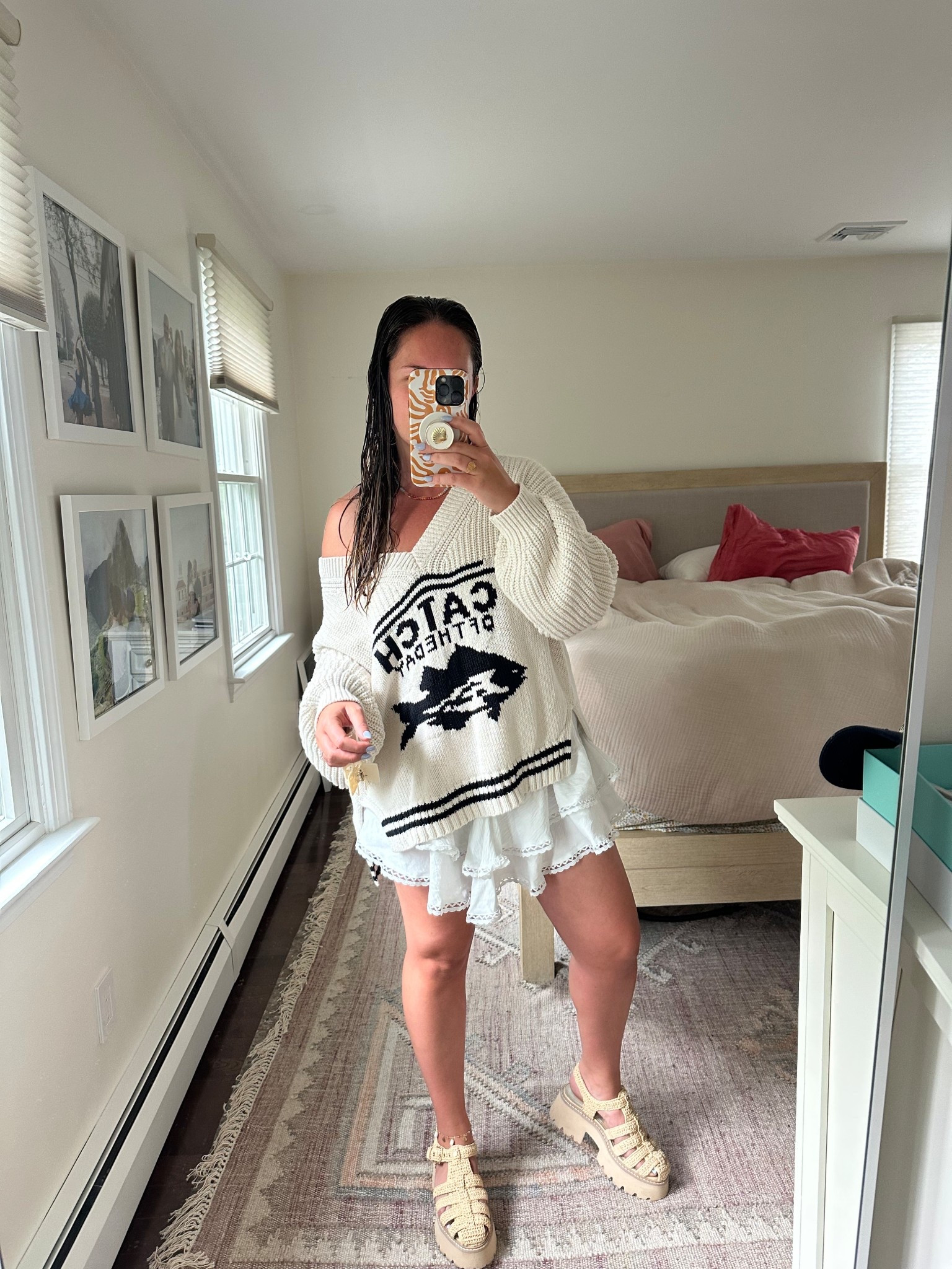 Size L in the sweater 🐟 

#LTKTravel #LTKSeasonal #LTKStyleTip