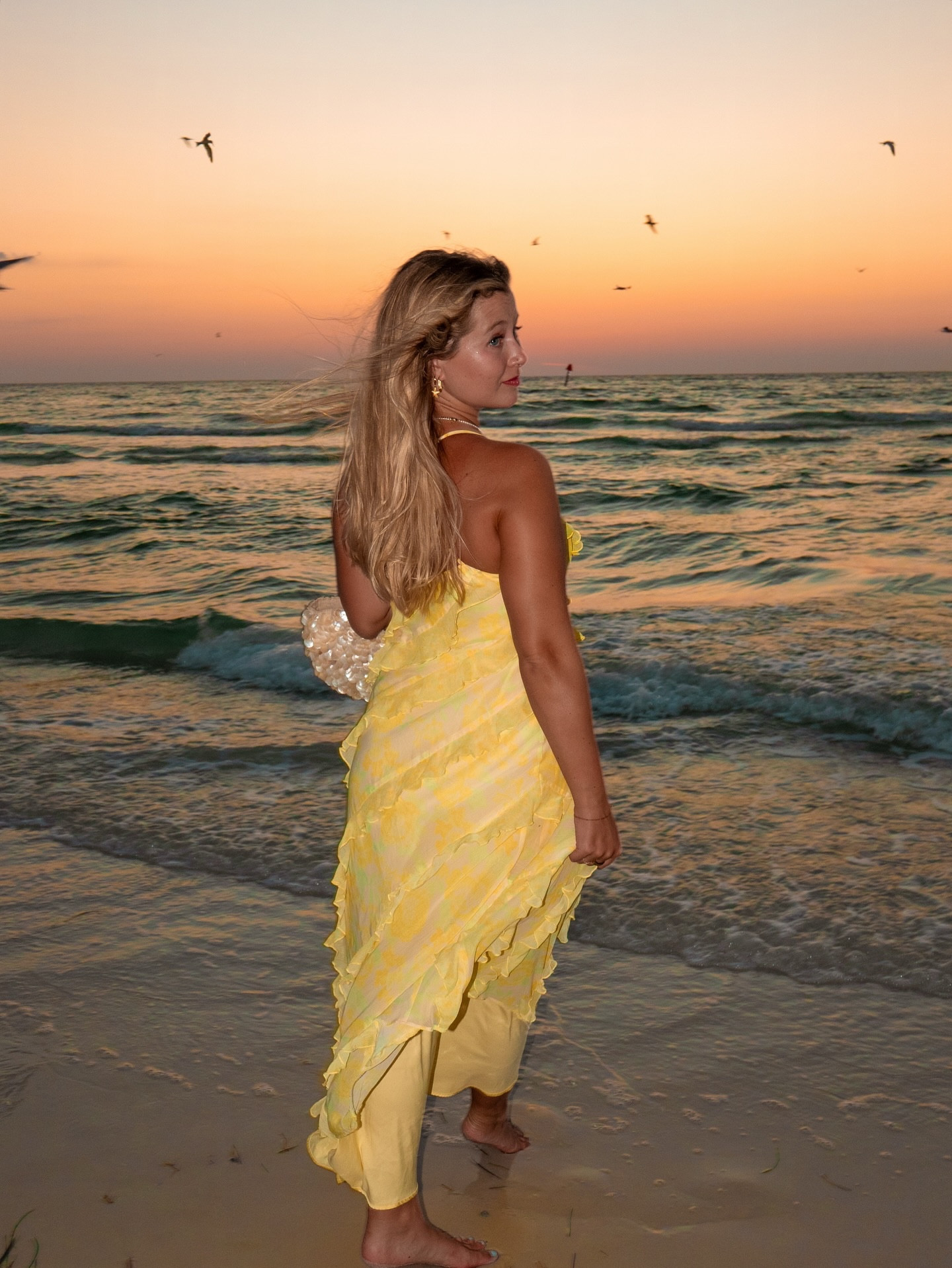 say you’ll remember me, standing in a nice dress staring at the sunset 🌅🫶🏼✨