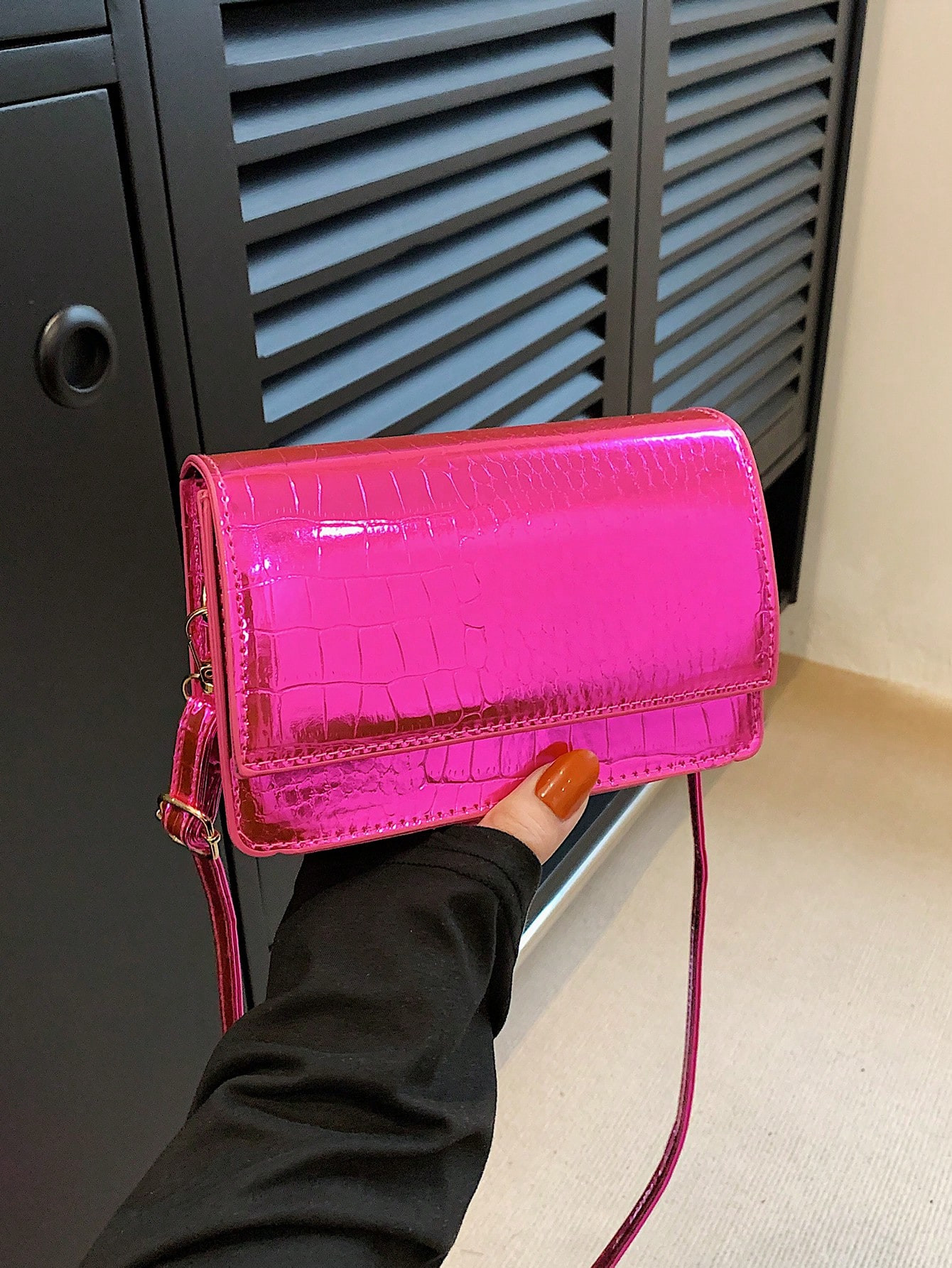 Bolsa cuadrada mini de color metálico miedoso con cocodrilo en relieve con solapa PU con tira aj... | SHEIN