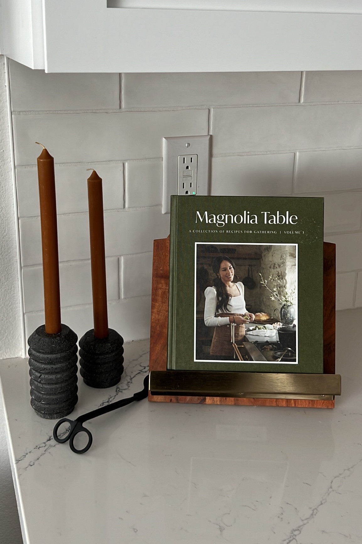 Fall kitchen styling, fall kitchen decor, fall decorations, fall kitchen ideas

#LTKSeasonal #LTKHome