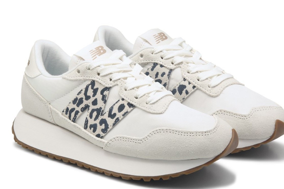 New Balance 237 Retro sneaker in white/leopard/gum color 
These are the sneakers to have for spring! On SALE NOW! 

Mesh upper in a sneaker style with a round toe
Lace up front
New Balance N side logo
Padded collar and tongue
Mesh lining with a padded insole
EVA midsole
Rubber herringbone outsole

#newbalance #whitesneakers #leopardsneakers 

#LTKMidsize #LTKShoeCrush #LTKSaleAlert