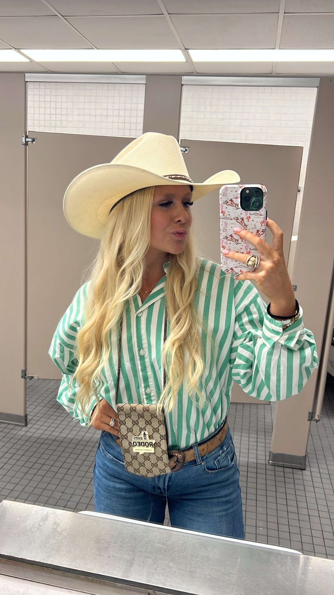 Who said button downs can’t be cute? #HLSR 🤠

#LTKWorkwear