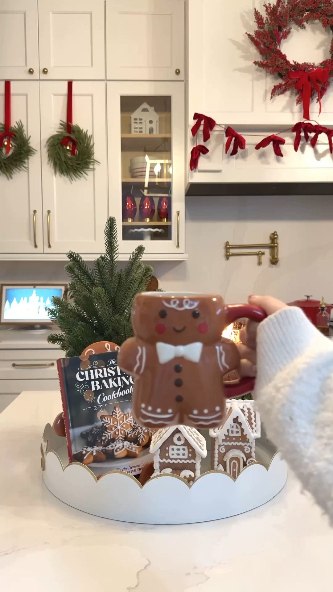 Gingerbread Christmas centerpiece 

#LTKSeasonal #LTKHome #LTKHoliday