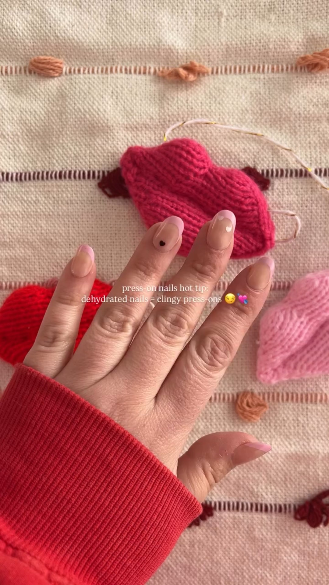If your press on nails keep breaking your heart, try this first 💔⬇️

Before applying fake nails, swipe your natural nails with rubbing alcohol. It removes oils and moisture so the adhesive can actually bond.

Dehydrated nails = longer-lasting wear, fewer pop-offs, and a mani that stays loyal! 💅