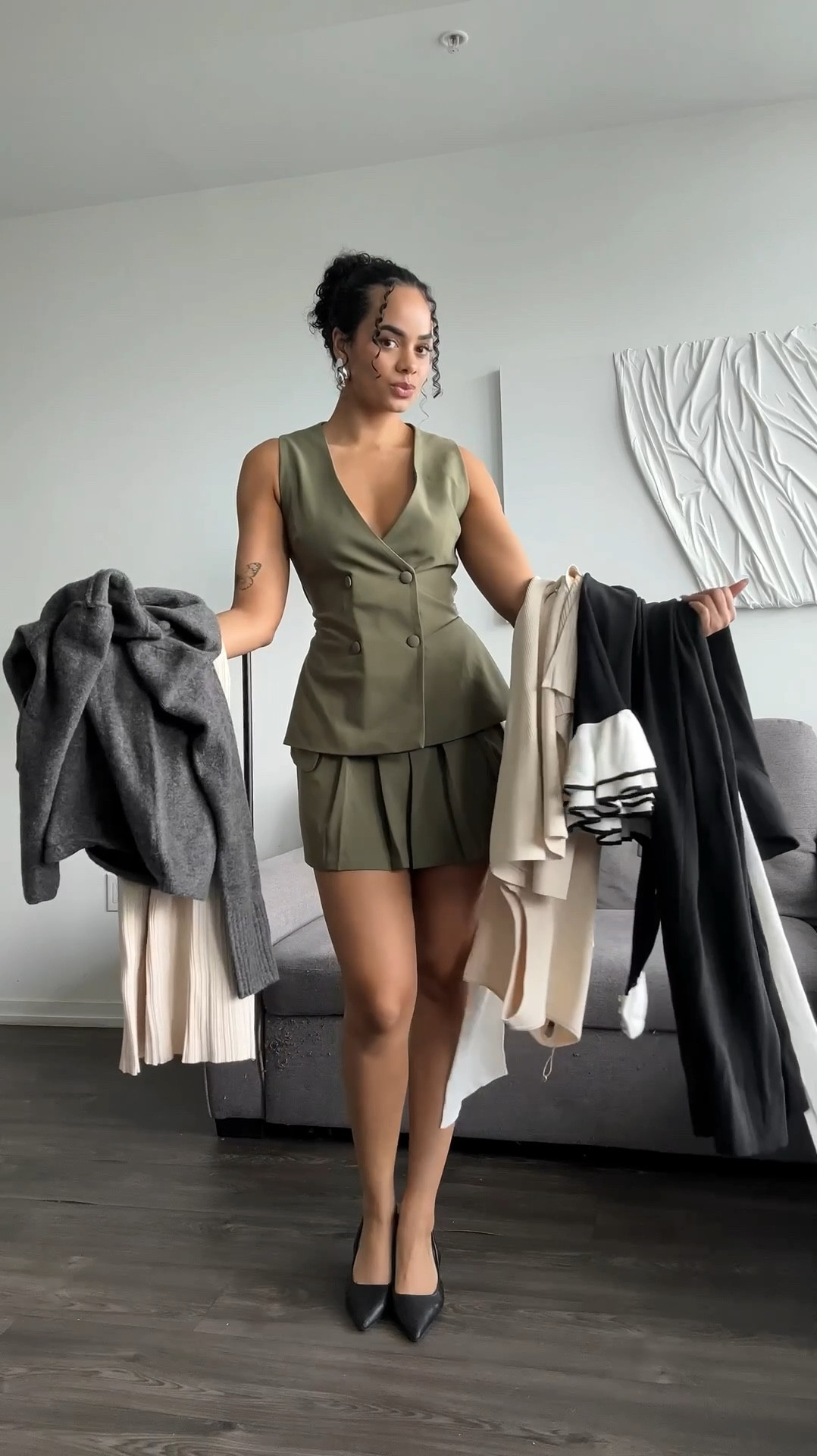 Meshki haul code: MESHKIAALIYA 

Dresses:Small
Bottoms:Medium
Top:Top