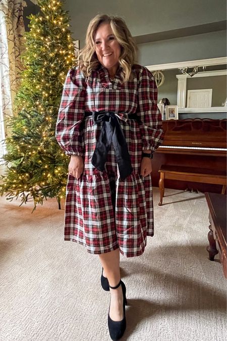 Sweet Eloise dress. Plaid is a woven polyester that is a nice weight for winter. Fits tts I’m in an XL. 



#LTKwedding #LTKcurves #LTKHoliday