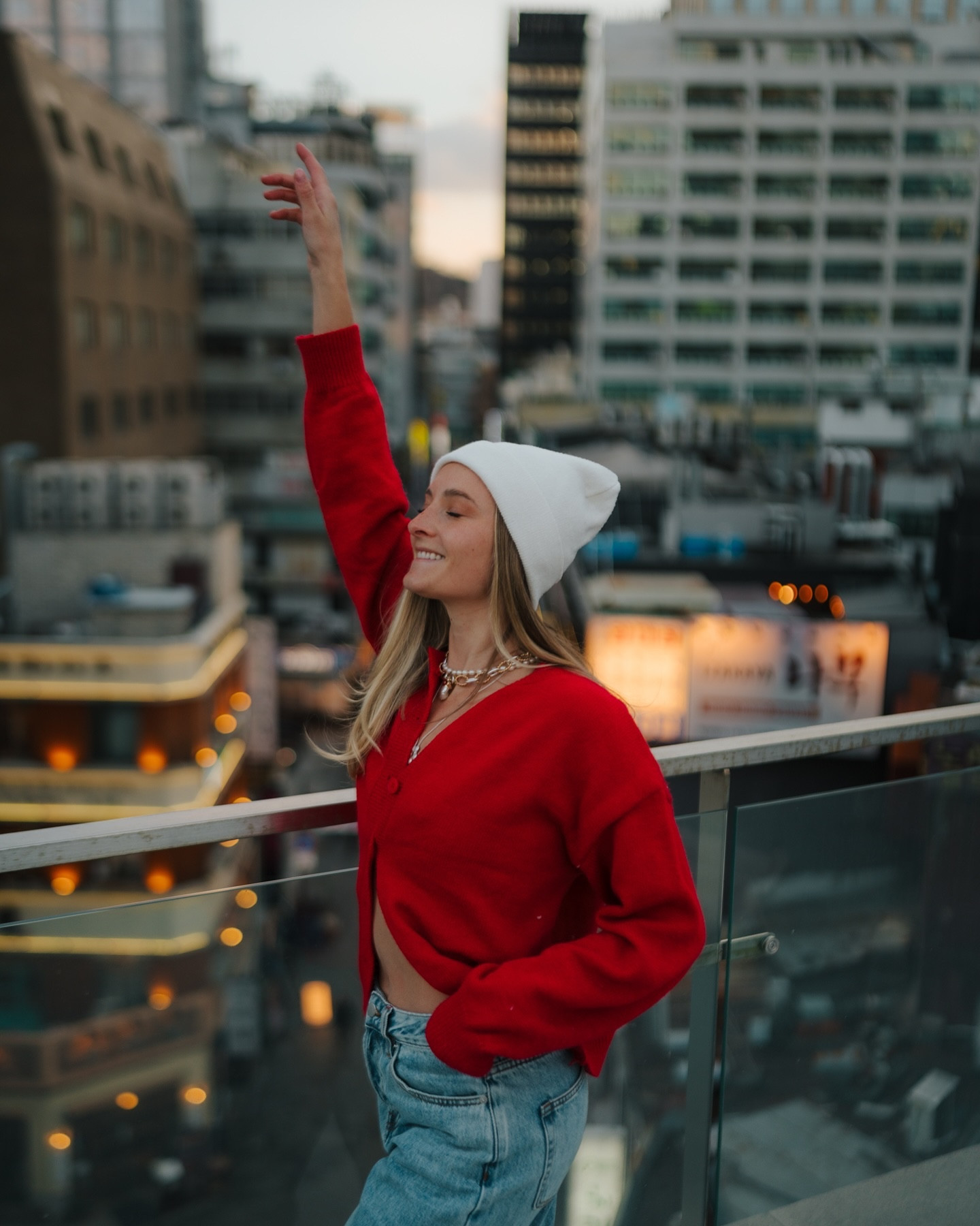 First destination of 2025: Korea — and a new country checked off my list! 🇰🇷

📸 Thanks for snapping @lil_niki
❣️Fit from @showpo