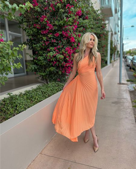 Twirling my way into the week 🧡 

Obsessing over this @nicolemillernyc dress that I wore over the weekend! It is such a great dress for any occasion and can be dress up or down. This dress runs true to size!

#NicoleMillerStyle
#SpottedinNM 
#NicoleMiller 
#ShopLTK
#ad