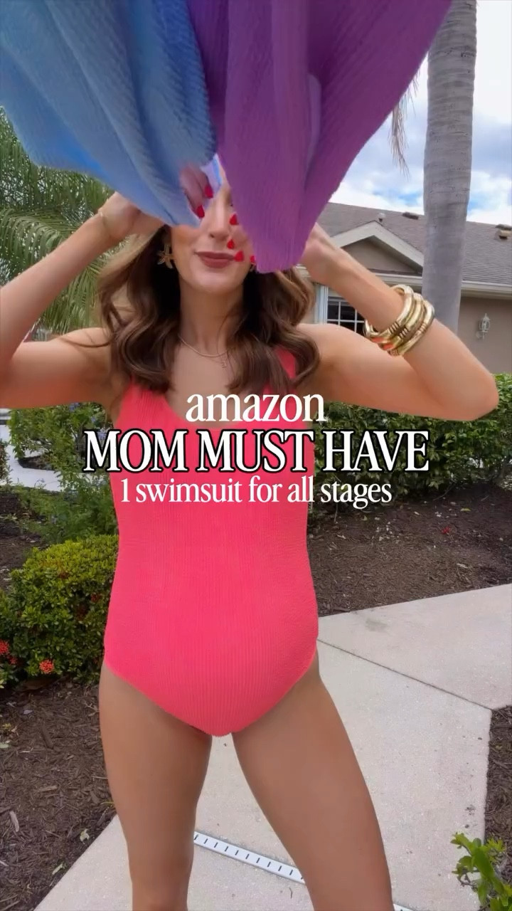 Bump friendly swim!

#LTKBump #LTKSwim