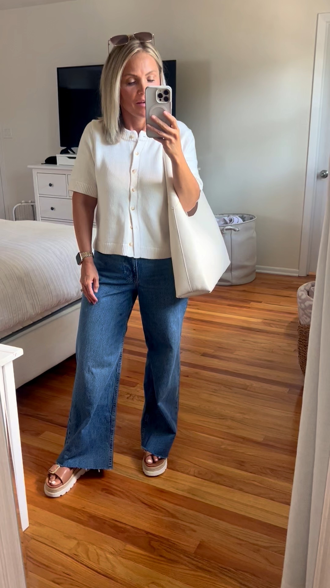 Fall outfit idea! These high rise baggy jeans might be my new favorite! So comfortable and still flattering!!👏👏


Fall outfits, Abercrombie, Abercrombie outfits, wide leg jeans, petite style, midsize fashion, casual style, ootd

#LTKMidsize #LTKSeasonal #LTKStyleTip