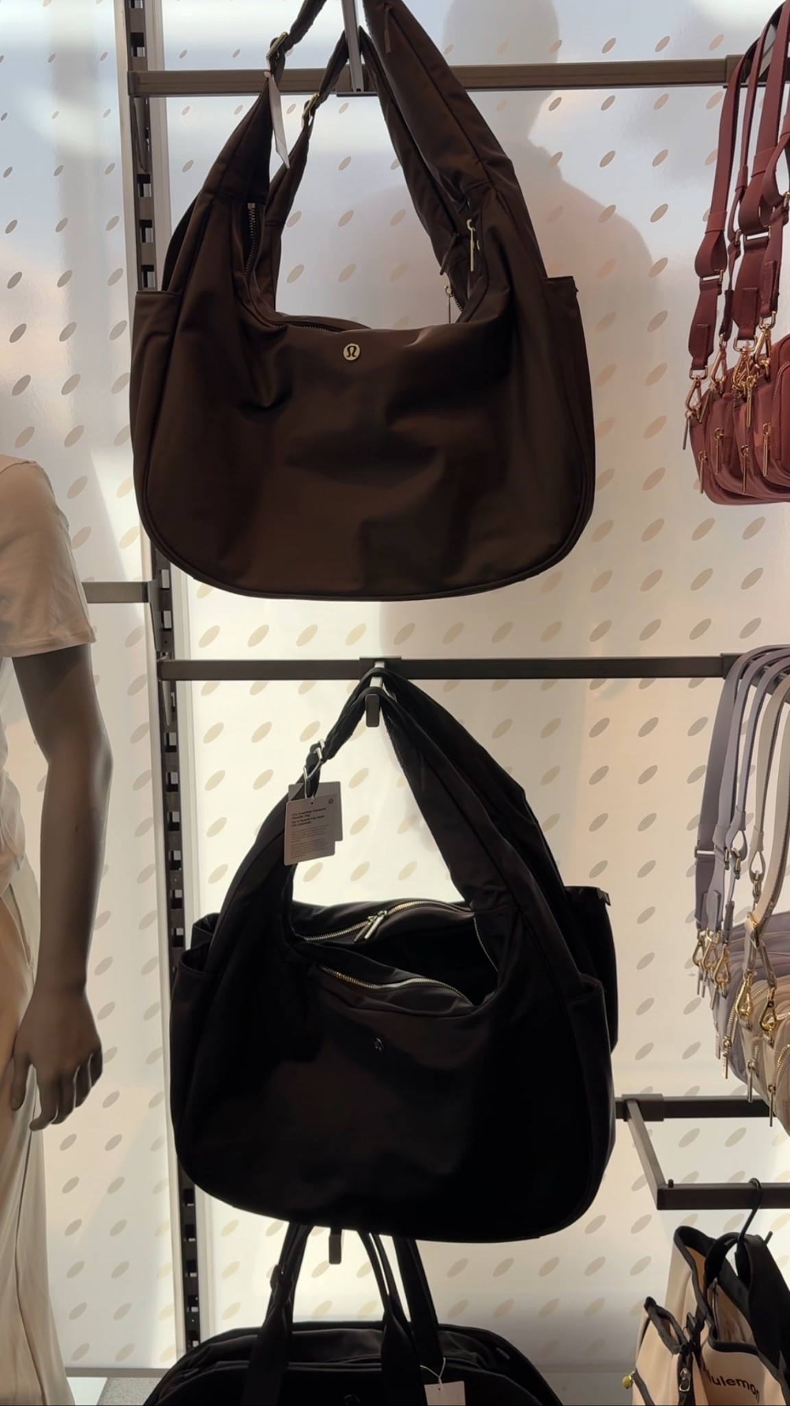 Shoulder purse 

#LTKActive #LTKSeasonal #LTKootd