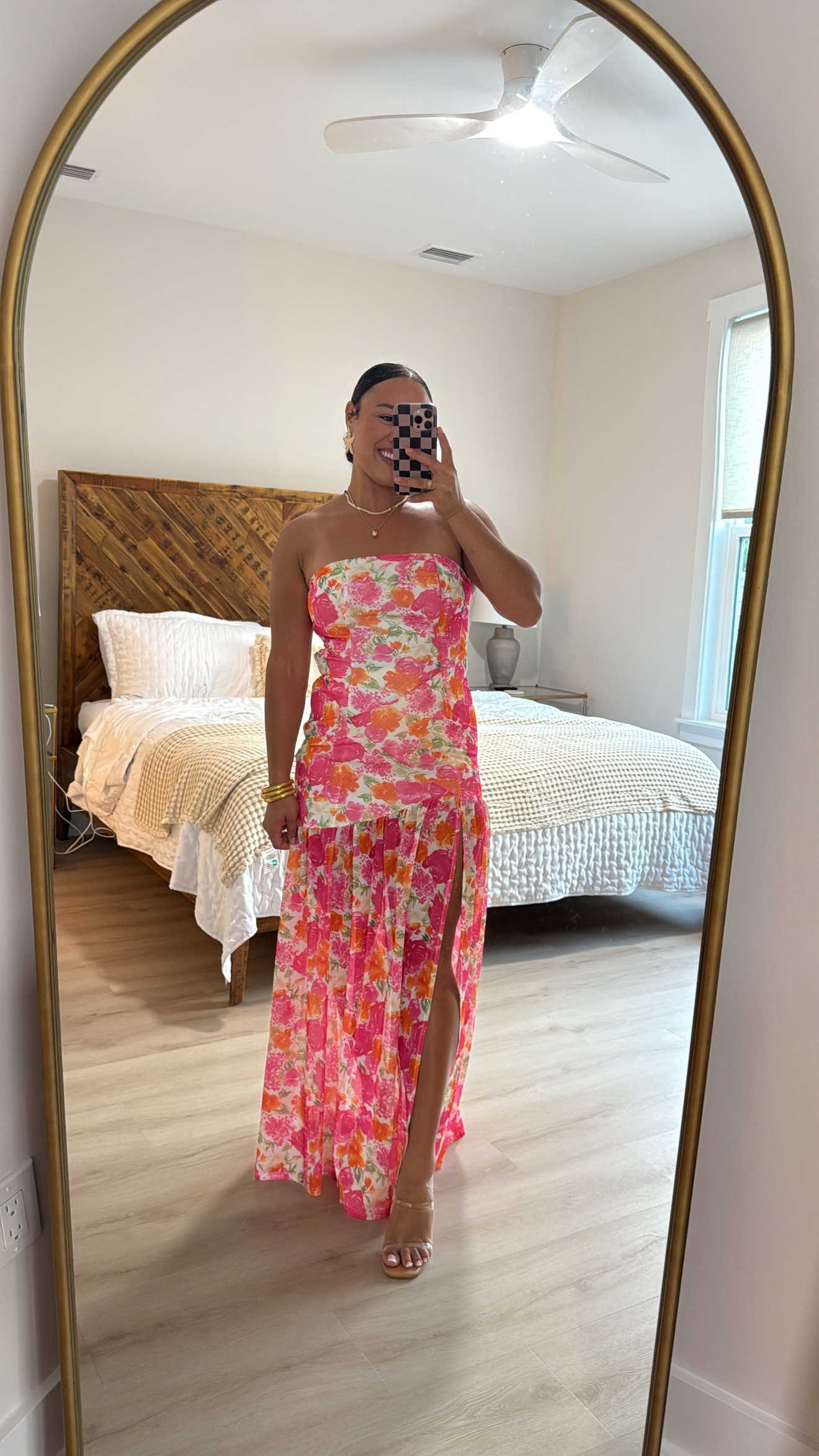 She's strapless, she's flowy, and she has a slit 🌸🧡😍 

 #AmazonFinds #TLKFashion #FloralDress