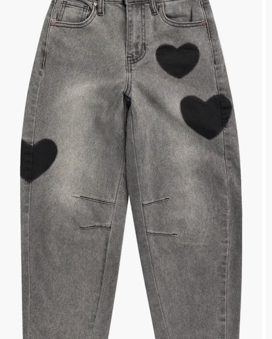 Girls Barrel Leg Jeans 



Trendy barrel leg jeans for girls in your life. 

Great price and comes in black denim or blue denim 


#LTKGiftGuide #LTKKids #LTKFindsUnder50