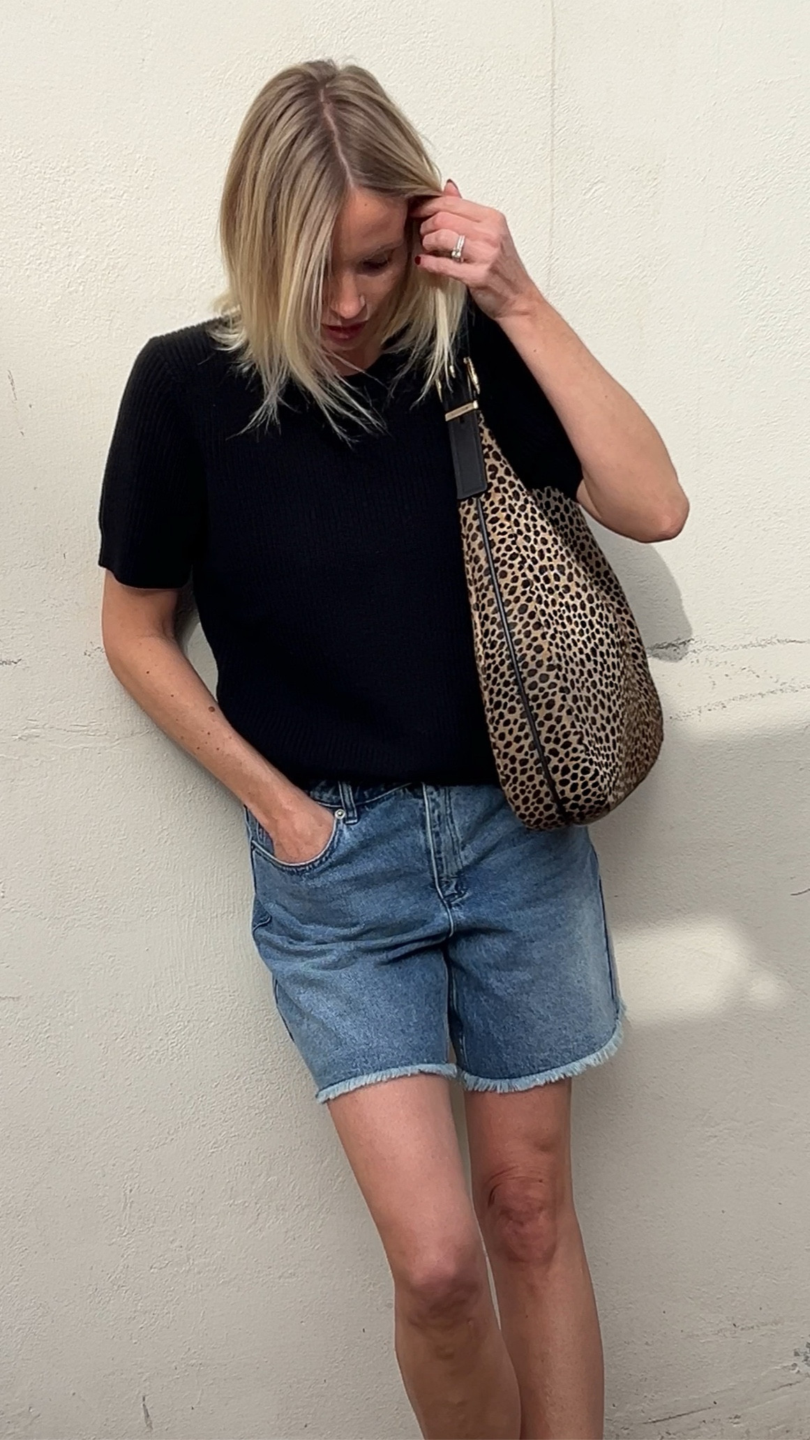 simple basics and the bag is 🔥
@‌michaelkors #michaelkors #mkpartner