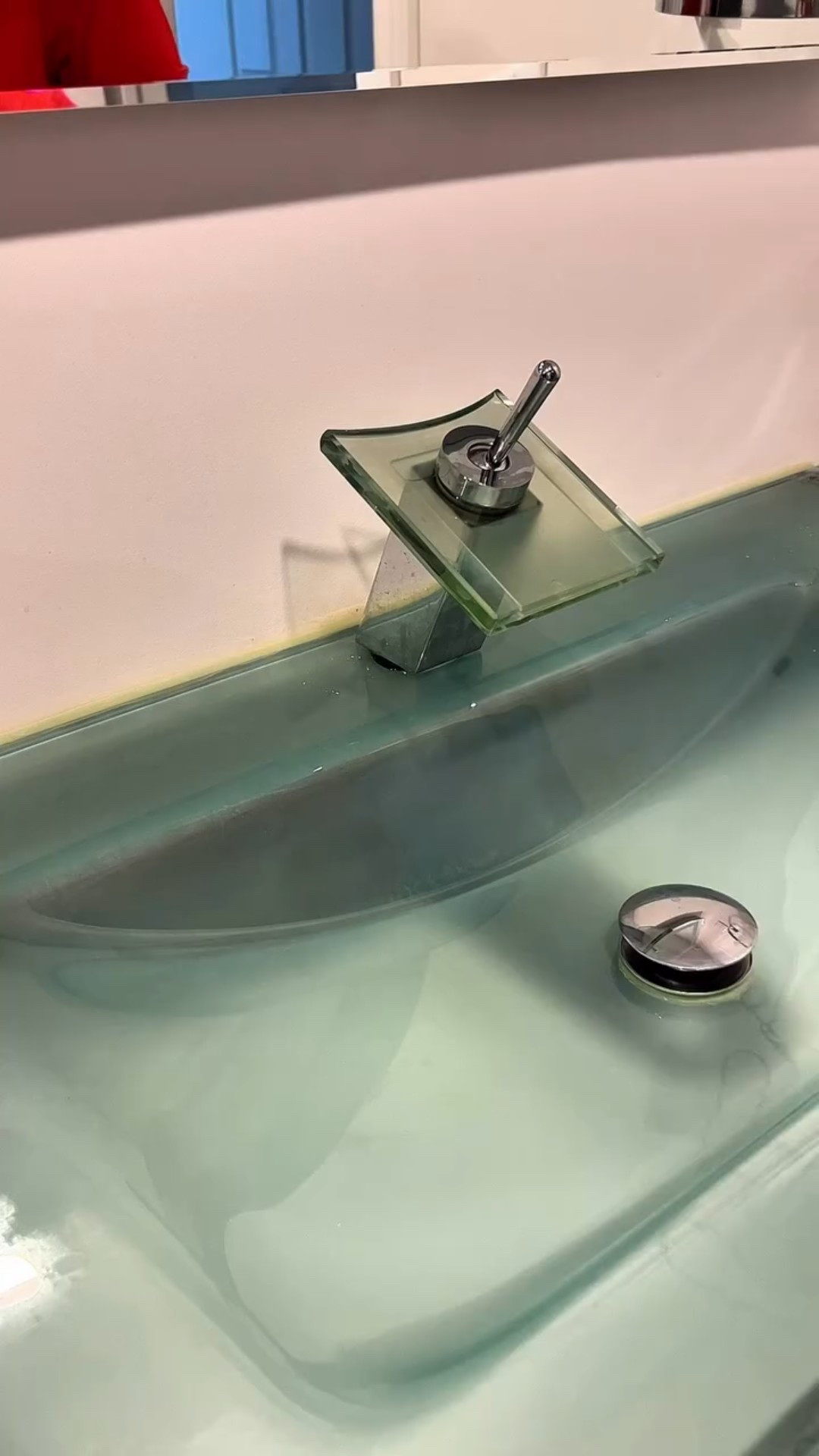 I promise… cleaning your brushes will change your makeup game. Better blend, better skin, better finish — every time. 🤍 

Drop BRUSHES below and I’ll send you my top 10 brush list! 👩🏻‍🎨 

#brushes #makeuptips #makeup #cleanmakeup #brushcleaning #makeupreels #makeupeducation