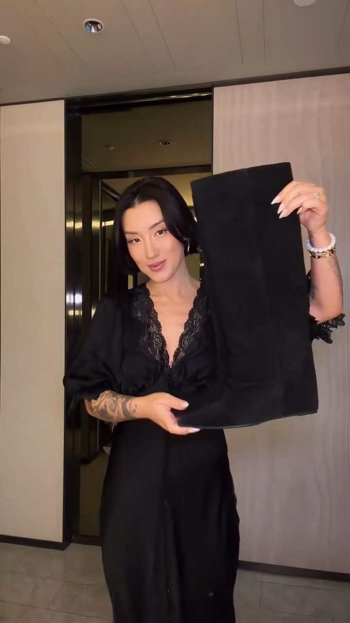 Style Over 40+ | Shanghai Day 2 OOTD 🇨🇳✨
Heading out to dinner with my parents and their friends tonight 🤍 Since it warmed up a bit, I opted for the Rumored maxi dress I recently picked up.

This time I styled it with knee-high boots and layered on my Frankie Shop Jane coat for a little added structure 🧥👢

Literally just three pieces and the outfit’s done. I’ll always love a minimal look that still feels put together ✨

#StyleOver40 #ShanghaiOOTD #TravelStyle #MinimalChic OOTDOver40

#LTKOver40 #LTKootd #LTKgrwm