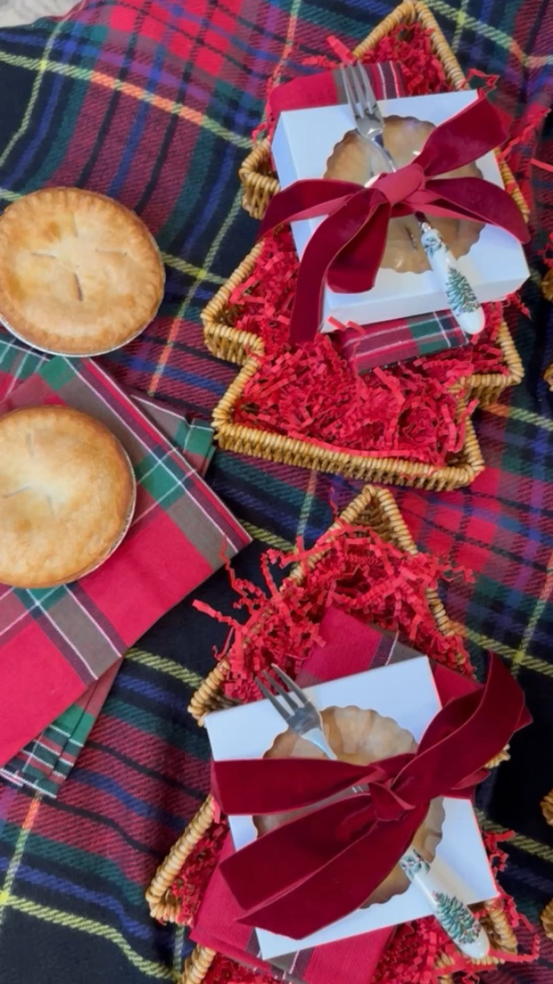 Christmas gift idea 🥰🎄 Hosting, holiday gifting, unique DIY gifts 

#LTKHome #LTKSeasonal #LTKParties