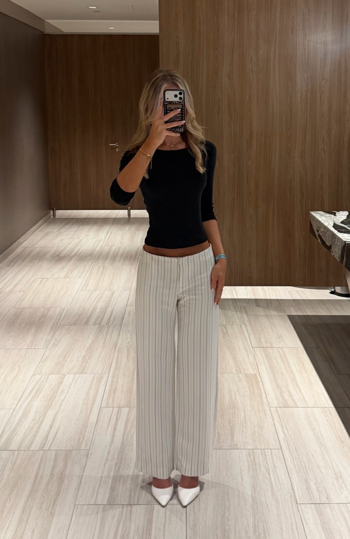 @abercrombie low waisted trousers have a chokehold on me rn (wearing 25 regular and am 5’7!)

#LTKCon