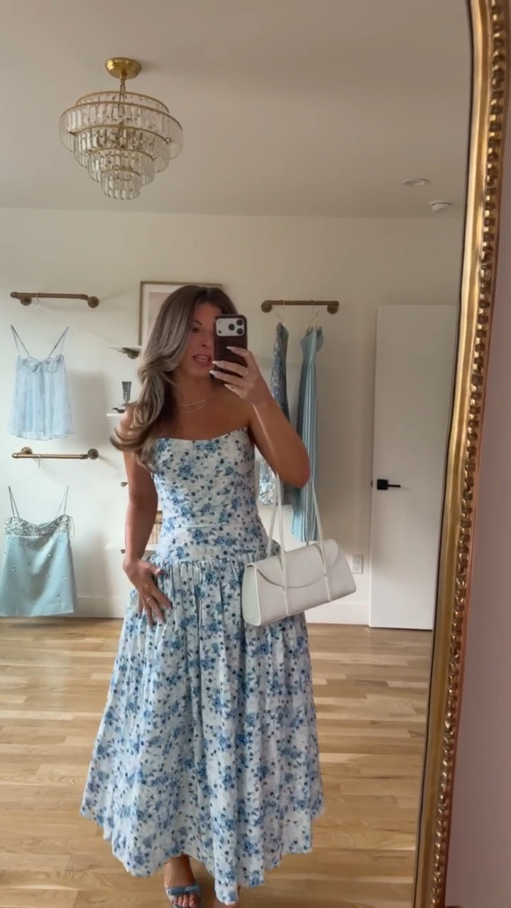 Strapless blue floral Spring & summer wedding guest and formal event dress

electric picks: emerson20
divi: emerson15

Wearing my usual smalls/2

Wedding guest
Formal event
Black tie
Floral
Metallic
Pleated
Mother of the bride
Special occasion

#LTKU #LTKWedding #LTKSeasonal