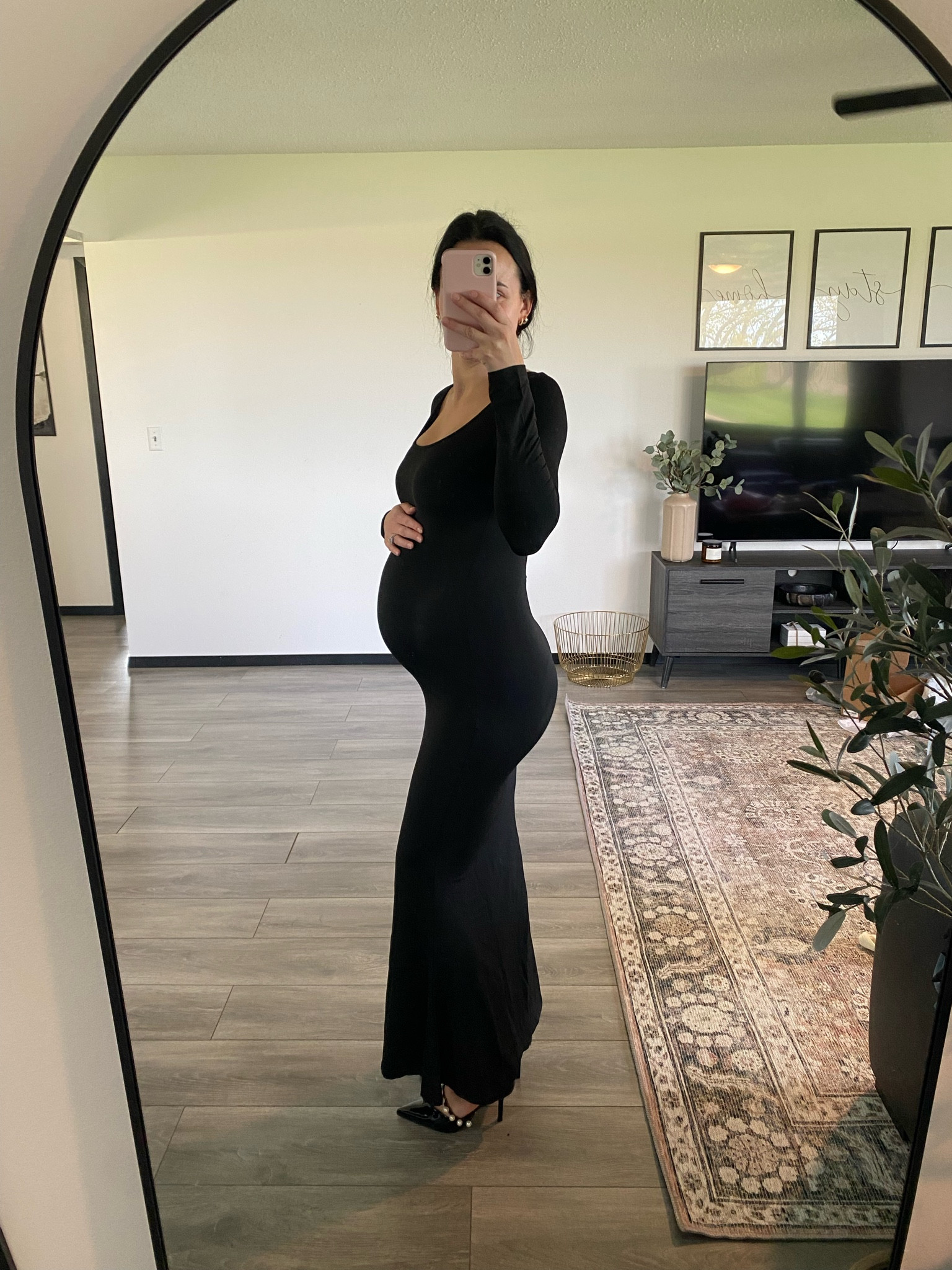 Bump friendly fitted dress, smooth material and amazing quality! Size small and very stretchy:)  

#LTKShoeCrush #LTKFindsUnder50 #LTKBump