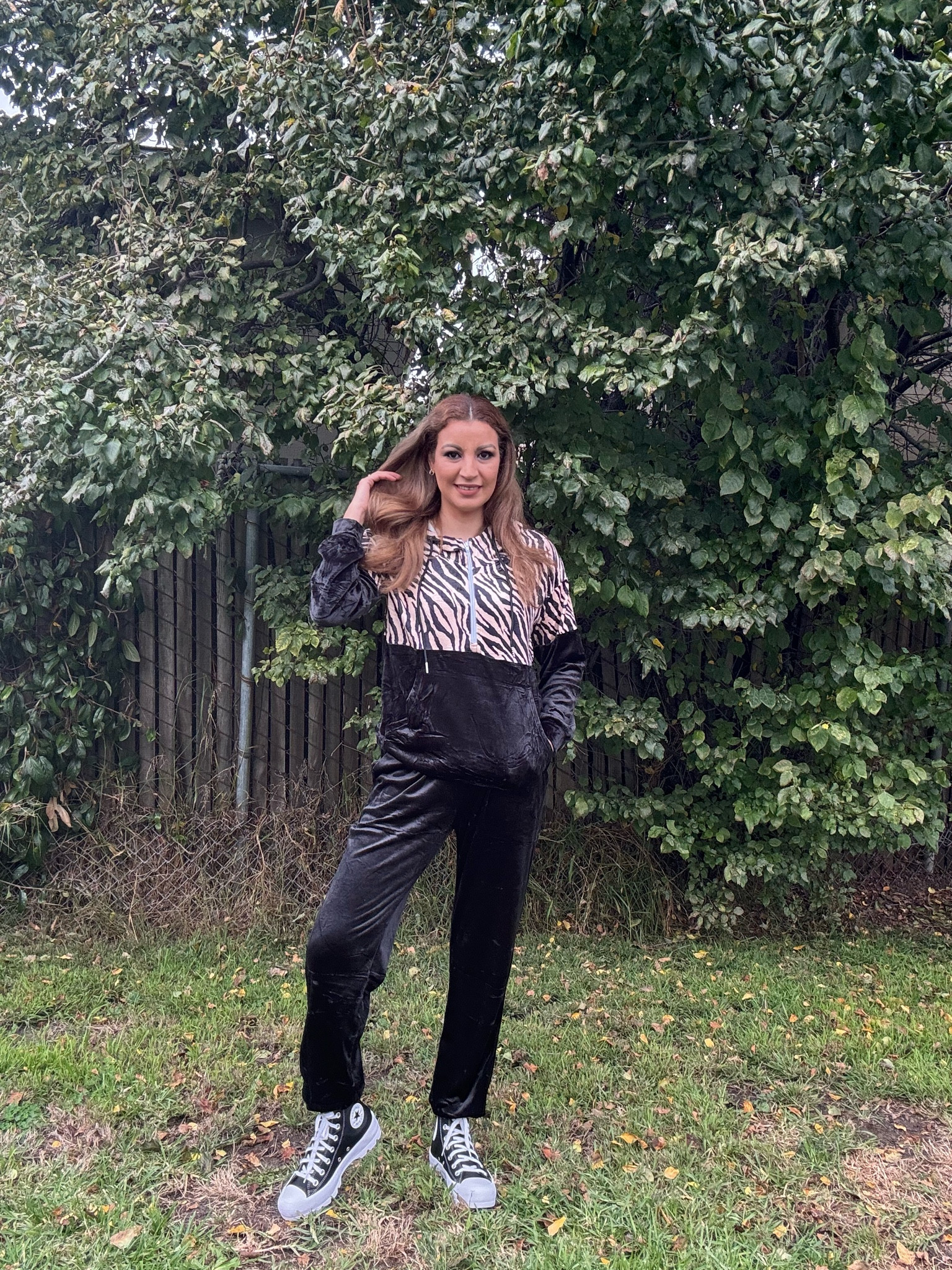 HOTOUCH Conjunto deportivo de terciopelo para mujer, 2 piezas, bloque de color, conjunto de traje deportivo de terciopelo.
De referencia utilizo 
Size :M


#LTKstyletip #LTKCyberWeek #LTKworkwear