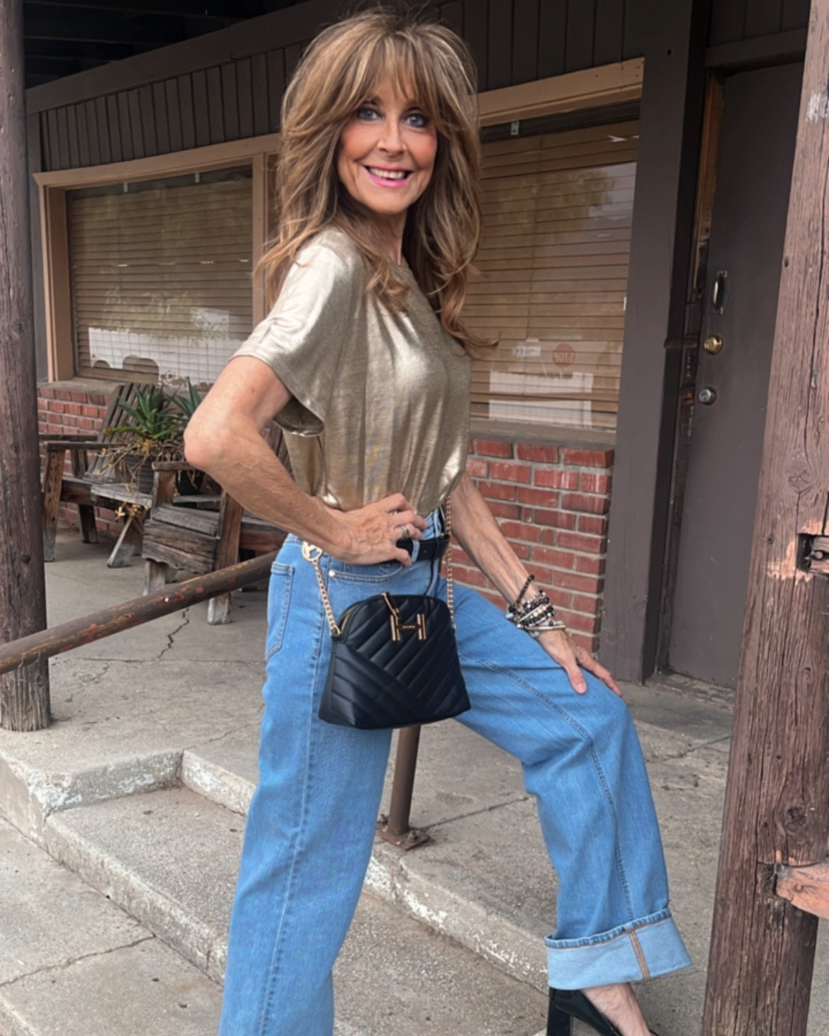Macys - On 34th wide leg - wide cuffed jeans, perfect for fall styling.
I’m wearing size 27. Height 5’8
#macys 
#widecuffedjeans #widelegjeans #macyson34th #jeans

#LTKFallSale #LTKFindsUnder50 #LTKStyleTip