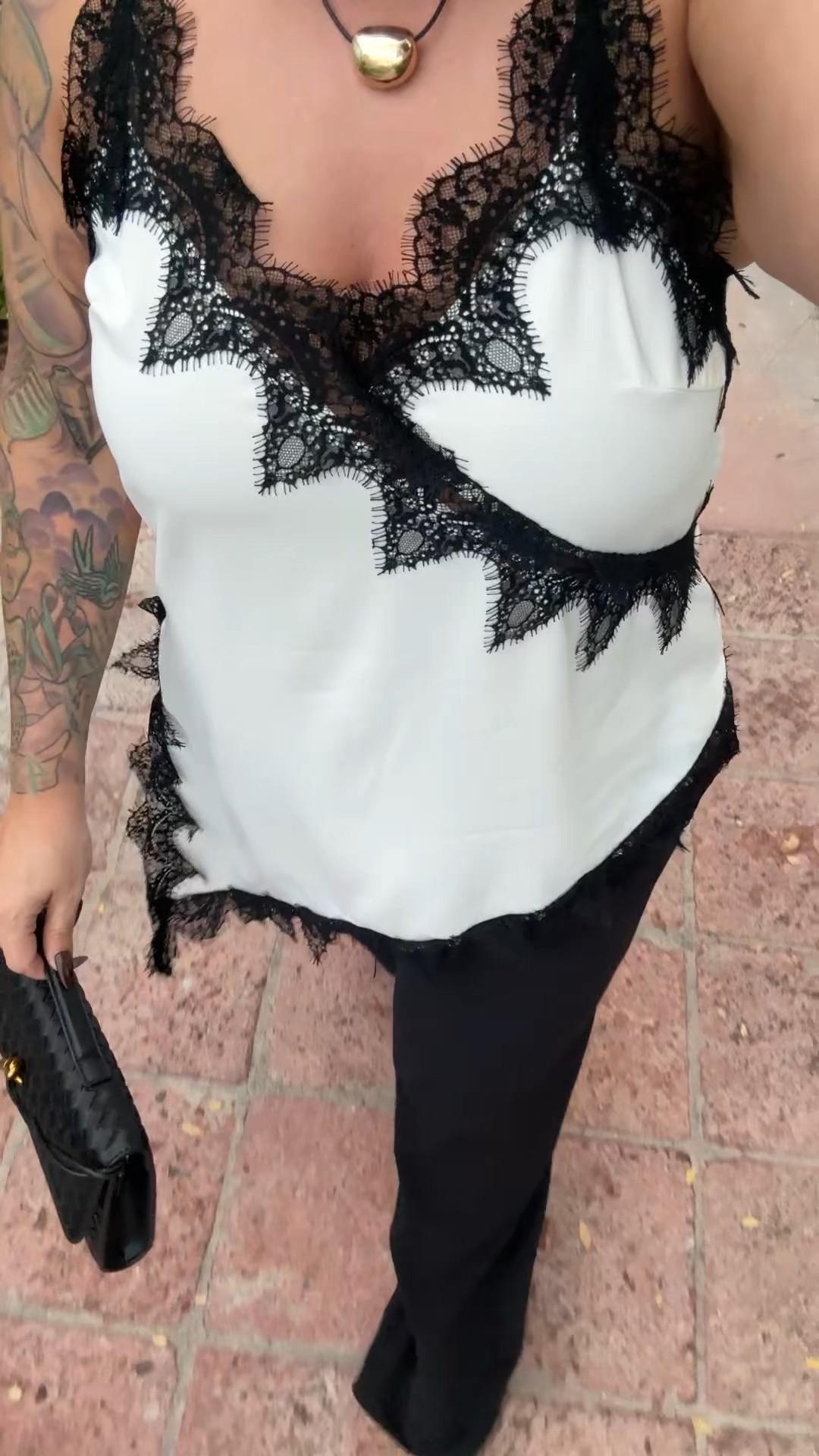Top size L plus 
Pants linked a similar pair I have and long from Amazon size xl long the exact ones I have on are old and sold out. 
Heels also old linked similar 
Bra size xl