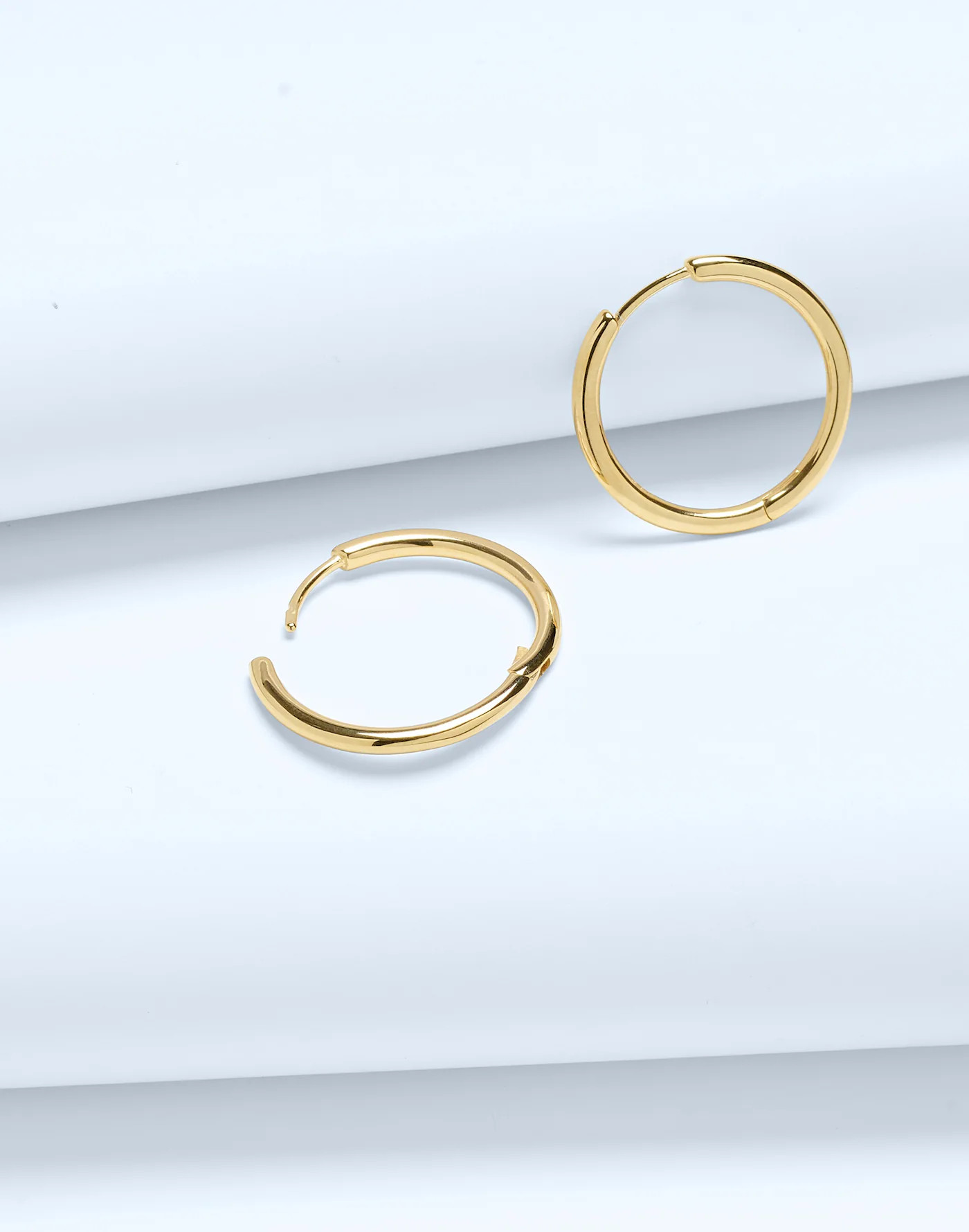 Demi-Fine Medium Hoop Earrings | Madewell | Madewell
