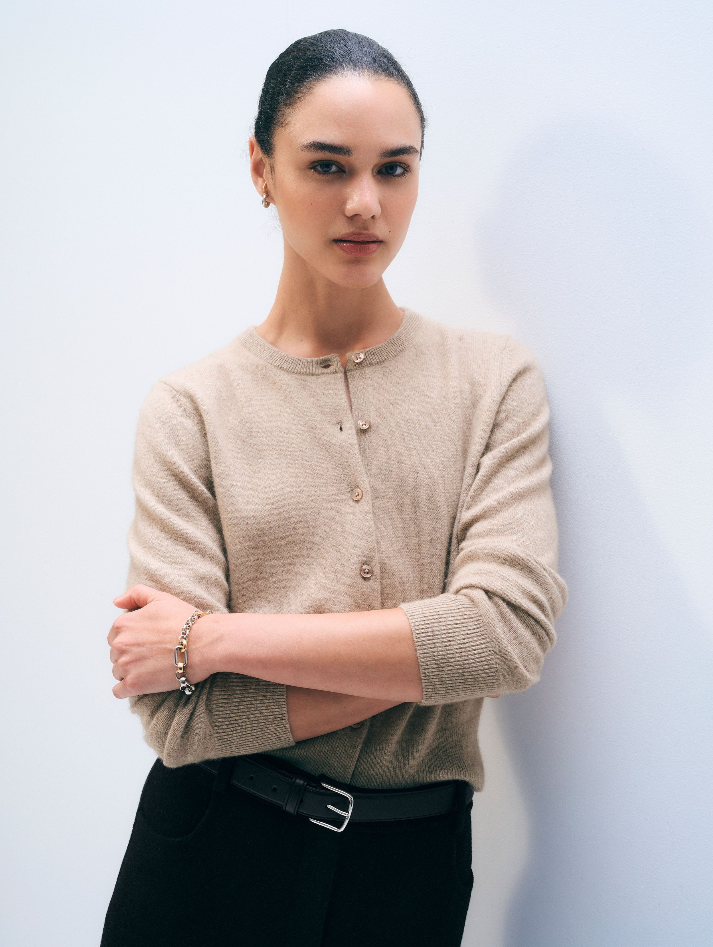 White & Warren Cashmere Crewneck Cardigan Sweater in Taupe Heather size Large | White and Warren