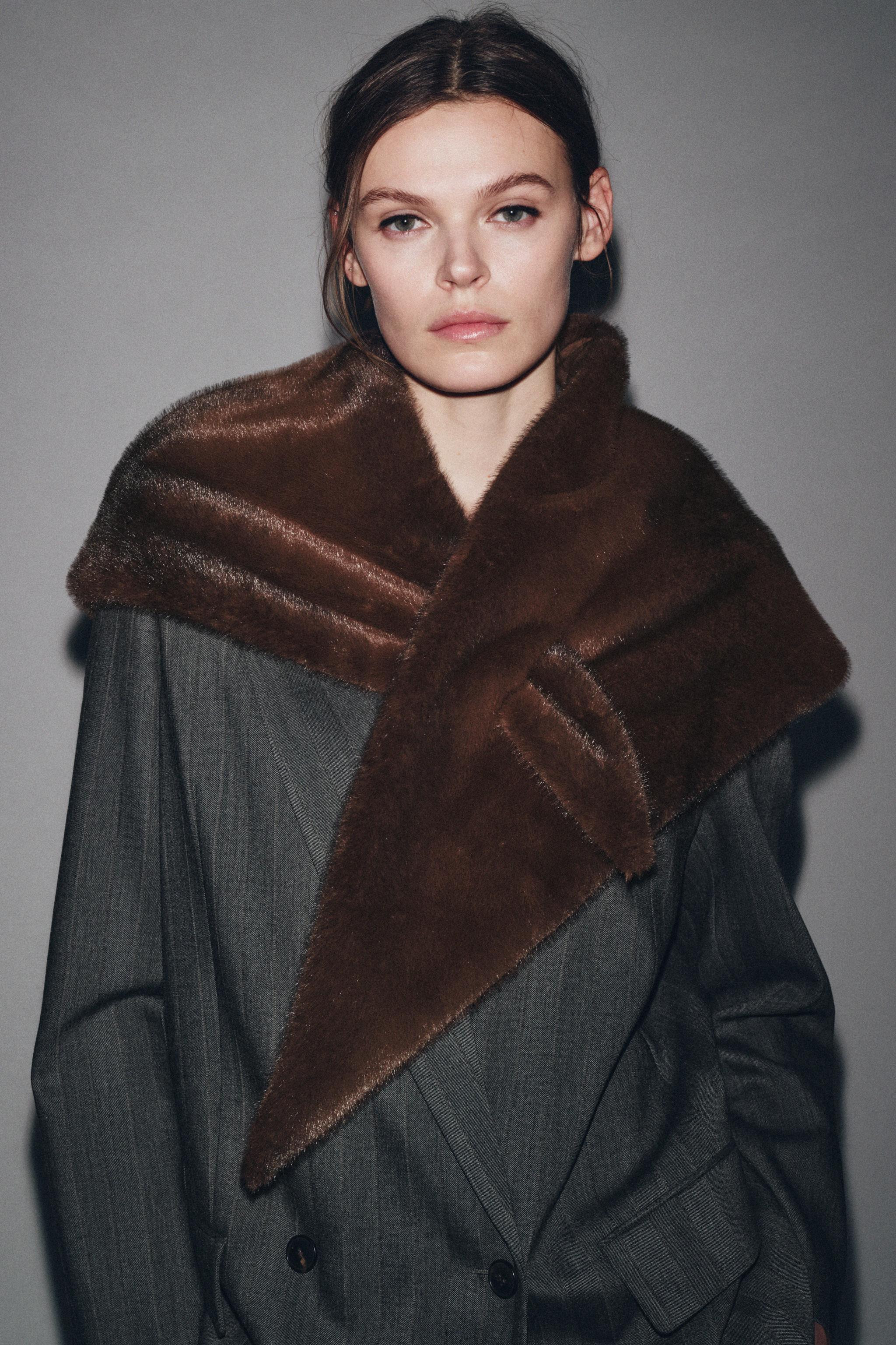 TRIANGULAR FAUX FUR SCARF | Zara UK