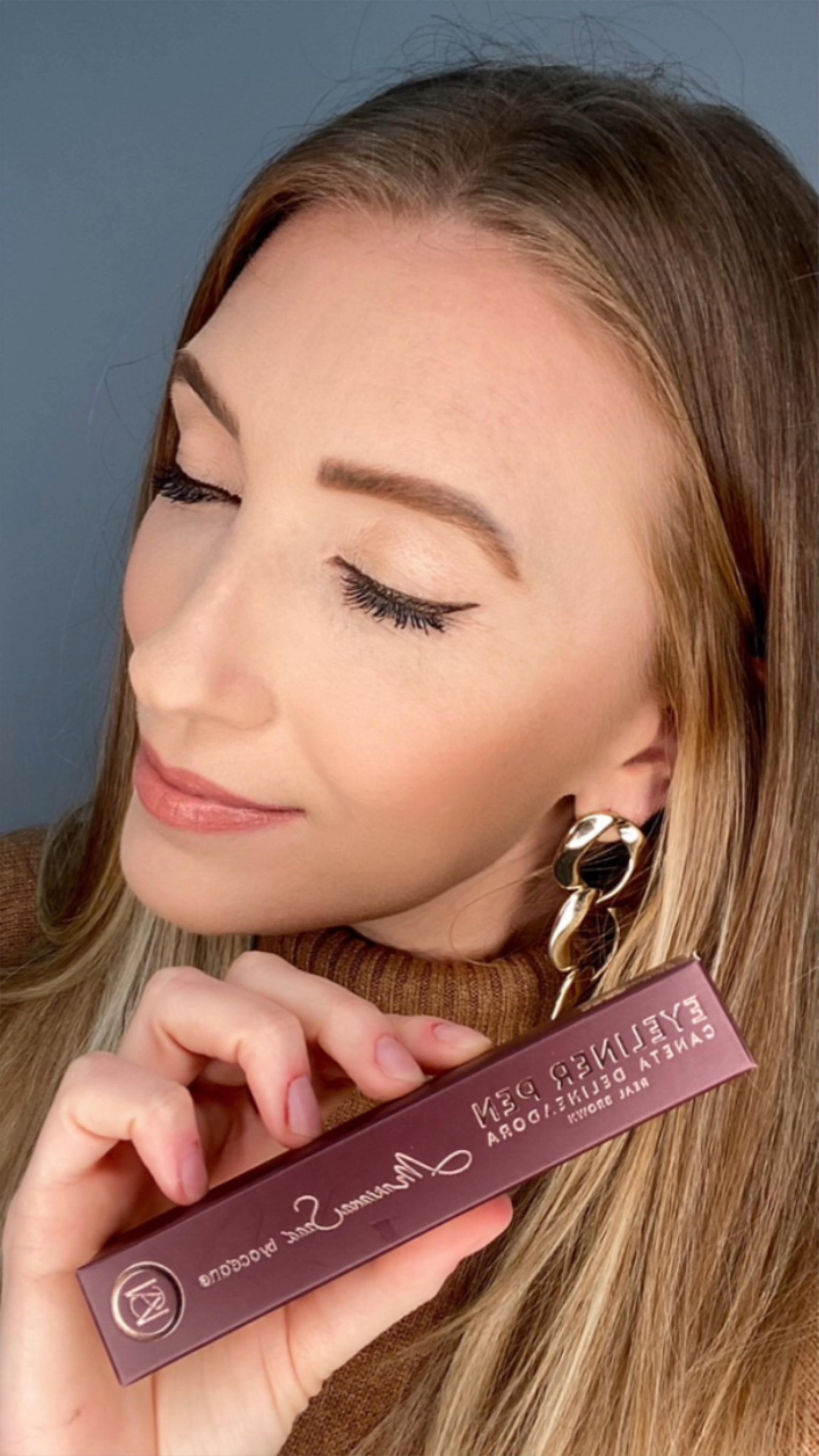 Anota essa dica! Eyeliner Pen idealizada por Mariana Saad em parceria com a marca Océane. Alta pigmentação e fixação. Traço firme e preciso. Tem 7 cores diferentes: Preto, marrom, azul, rosa, violeta e 2 tons de verde.  #océane #oceane
.
.
.
.
#makeup #make #makebrasil #makeuplover #dicadebeleza #dicademaquiagem #dicademake #maquiagem #maquiagemprofissional #maquiagembrasil #maquiagemlovers

#LTKbrasil #LTKover40 #LTKbeauty