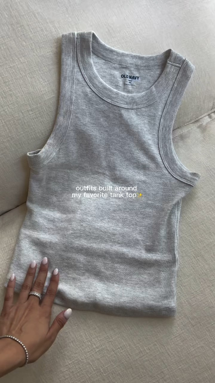 Casual outfit ideas with a basic tank top 🩶🤌 

#outfitideas #casualstyle #fashion #aestheticoutfit #outfitinspo