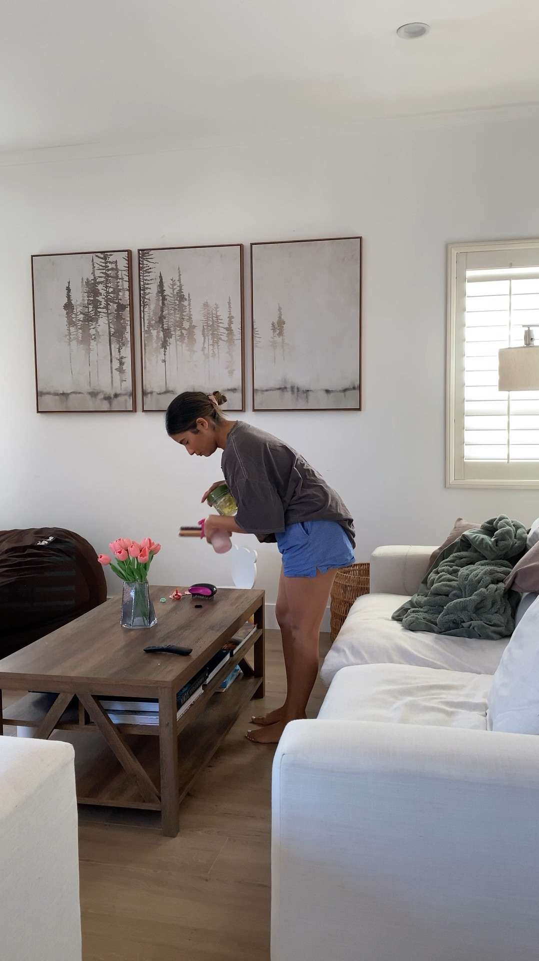 Family Room clean up sesh 🧹🧺

#LTKHome