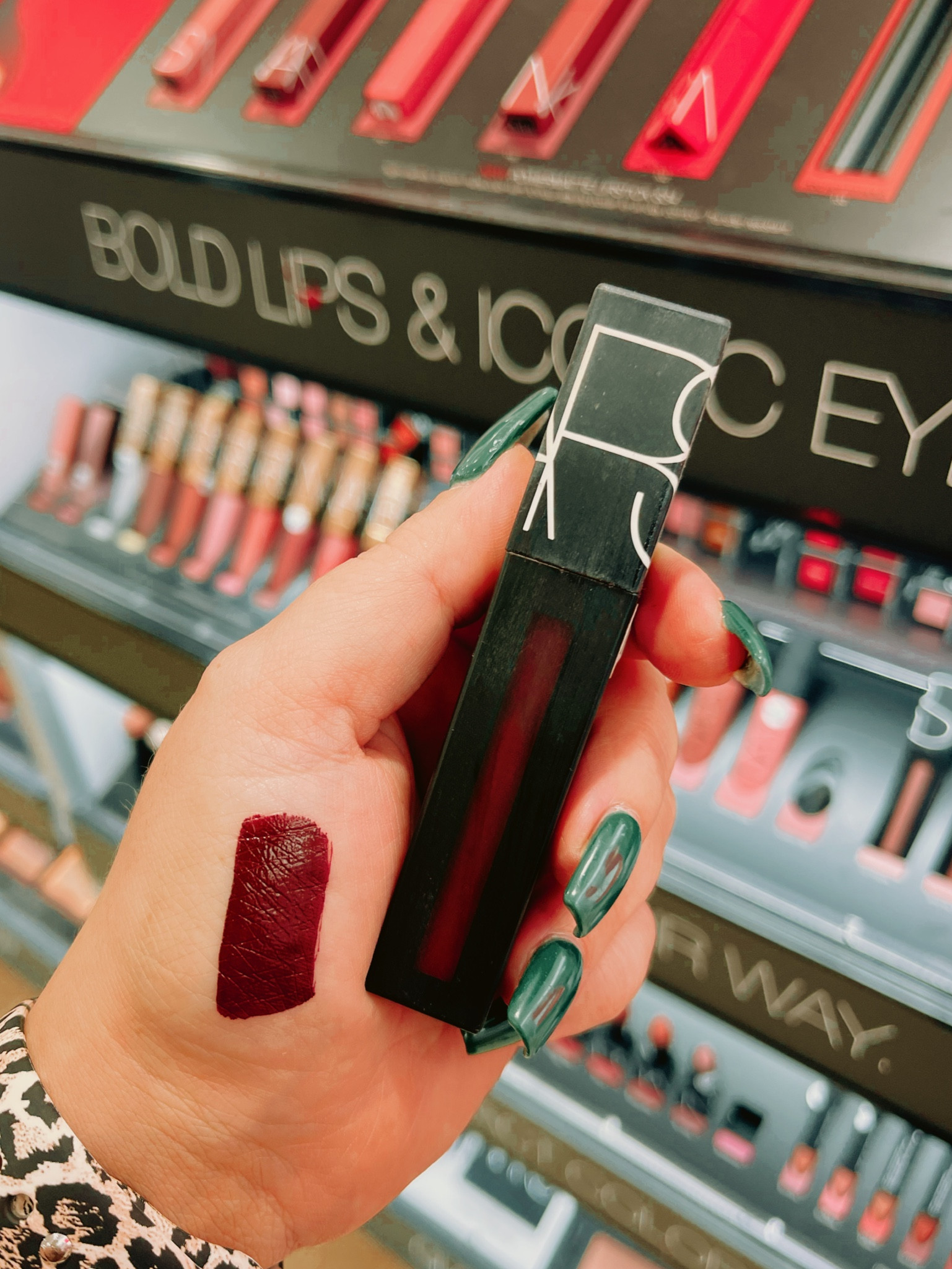 These NARS Powermatte Lip Pigments are excellent for long lasting color payoff. Insanely comfortable and light on the lips. From nudes to the perfect holiday red, there are excellent color to choose from. 🤩
Featuring the shade “Rock With You” (deep mulberry red)

#ultafinds #nars #beautymusthaves #holidayparty #makeupmusthaves

#LTKGiftGuide #LTKHoliday #LTKbeauty