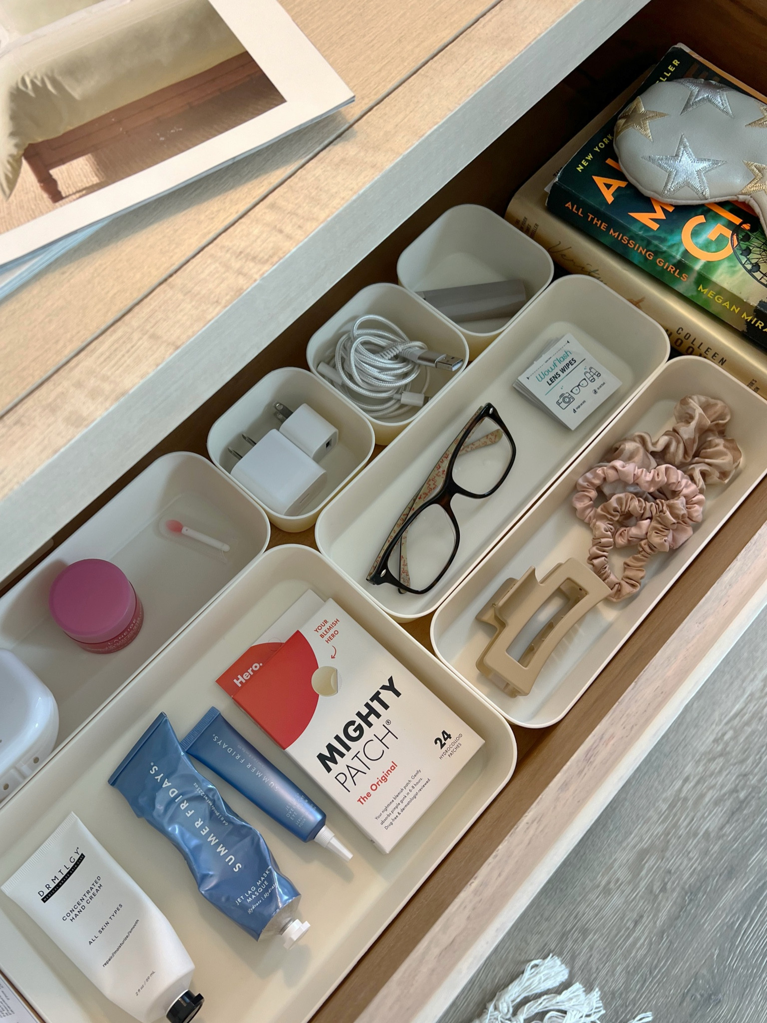 Nightstand organization | home organization | desk drawer organizers | nightstand essentials 




#LTKHome