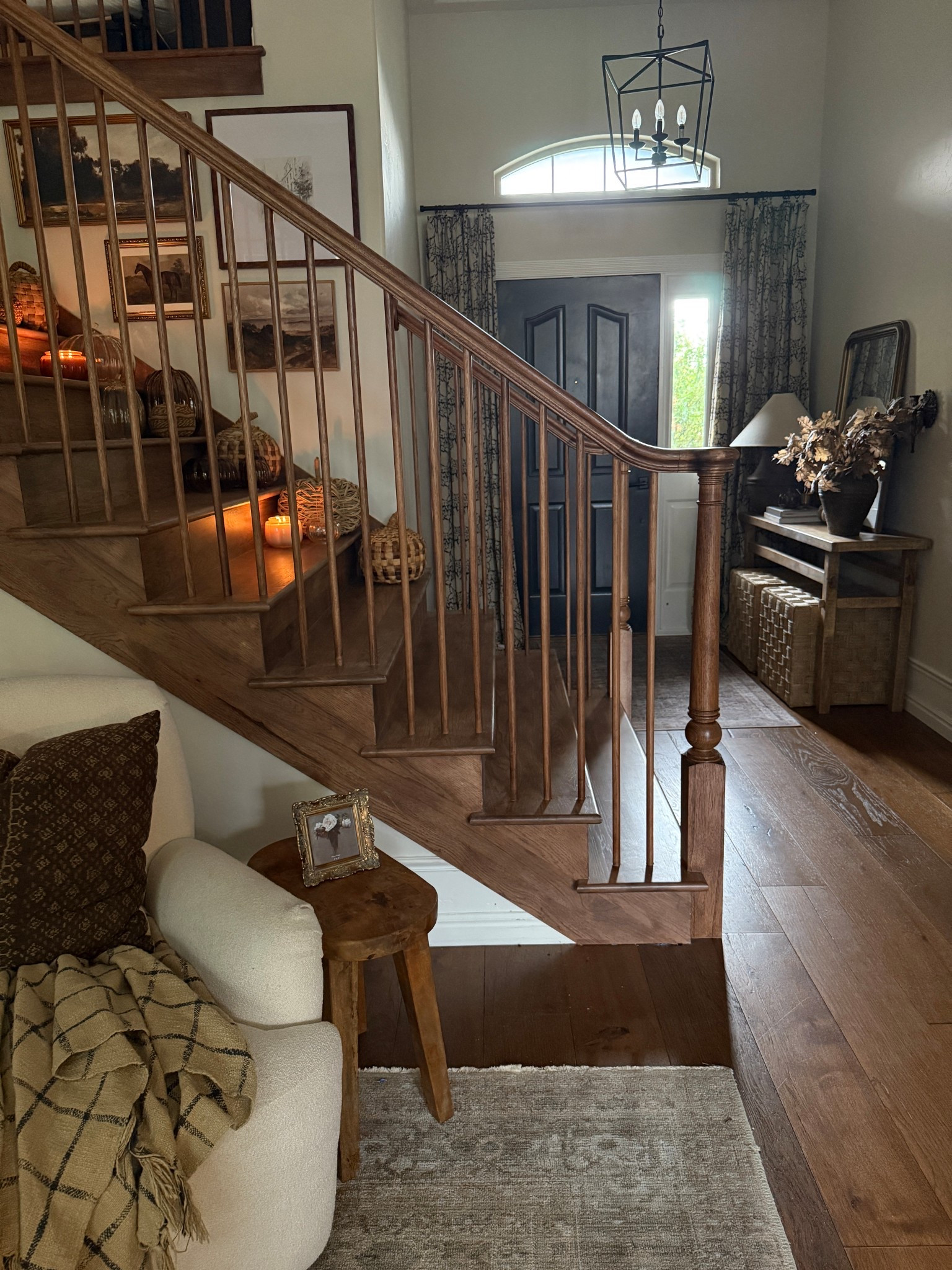 Fall entryway staircase 

#LTKSeasonal #LTKHome #LTKHalloween